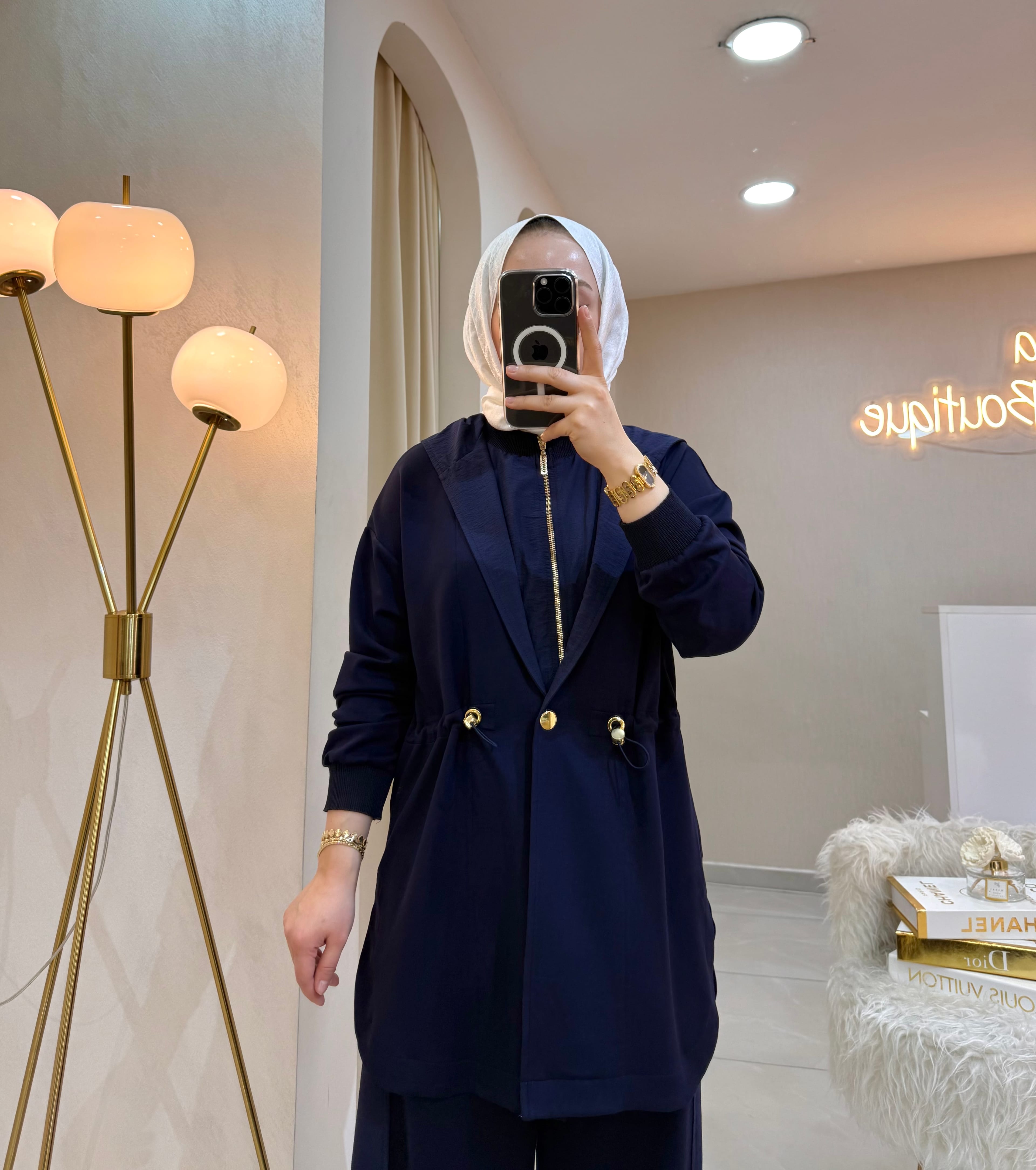 Önü ve Pantolonu Detaylı Takım Laci