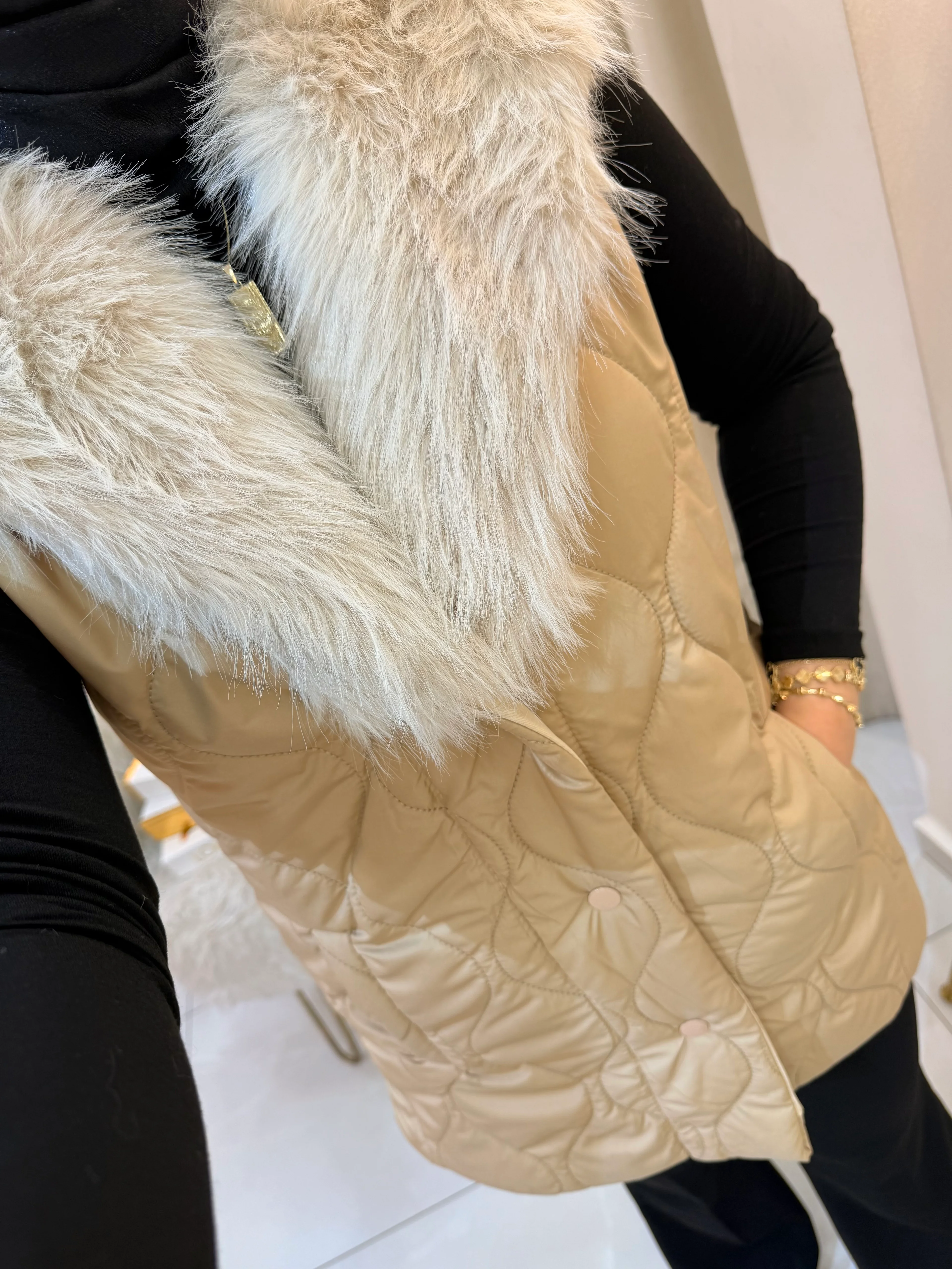 Kürk Yakalı Kapitone Yelek Taş