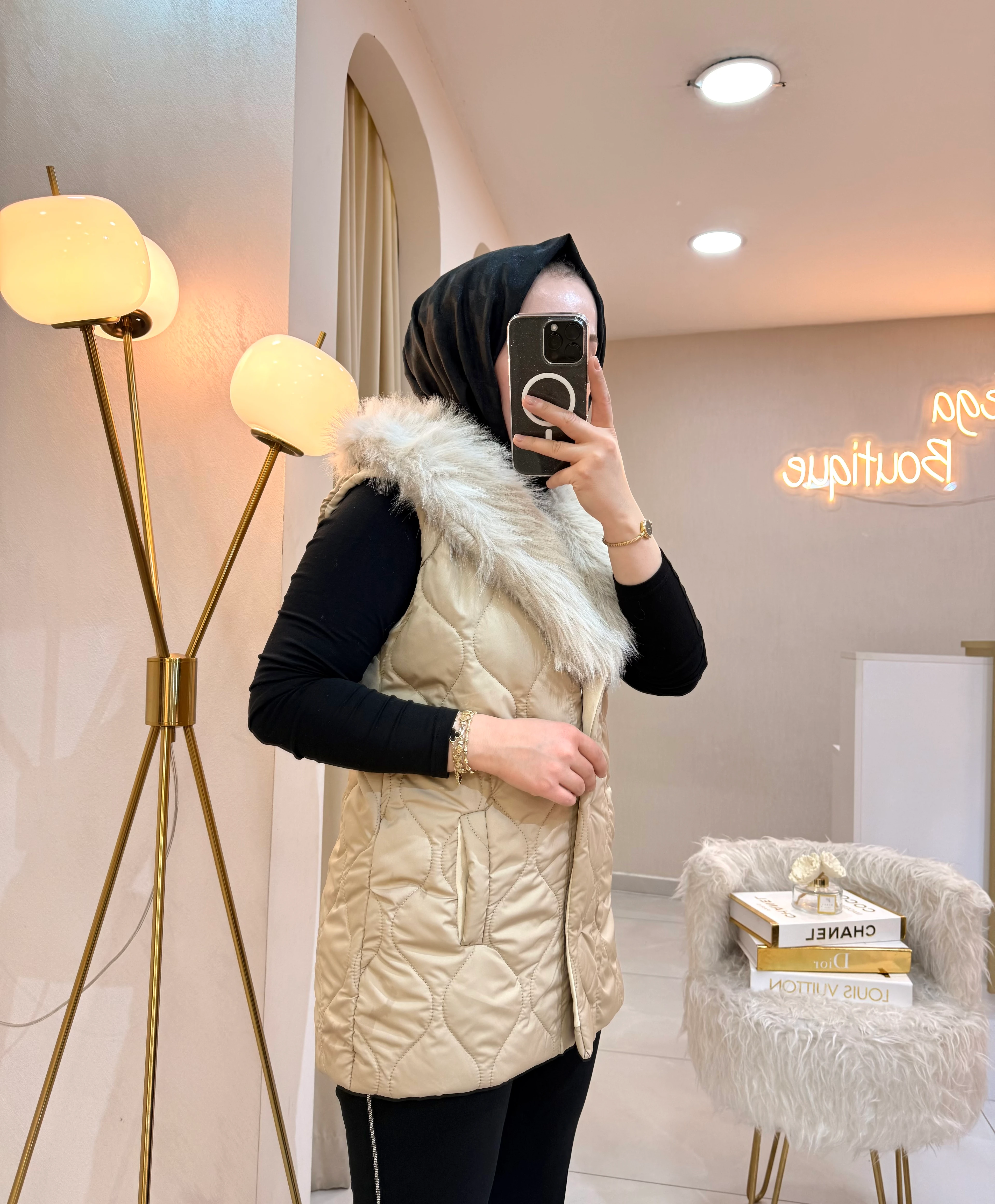 Kürk Yakalı Kapitone Yelek Taş