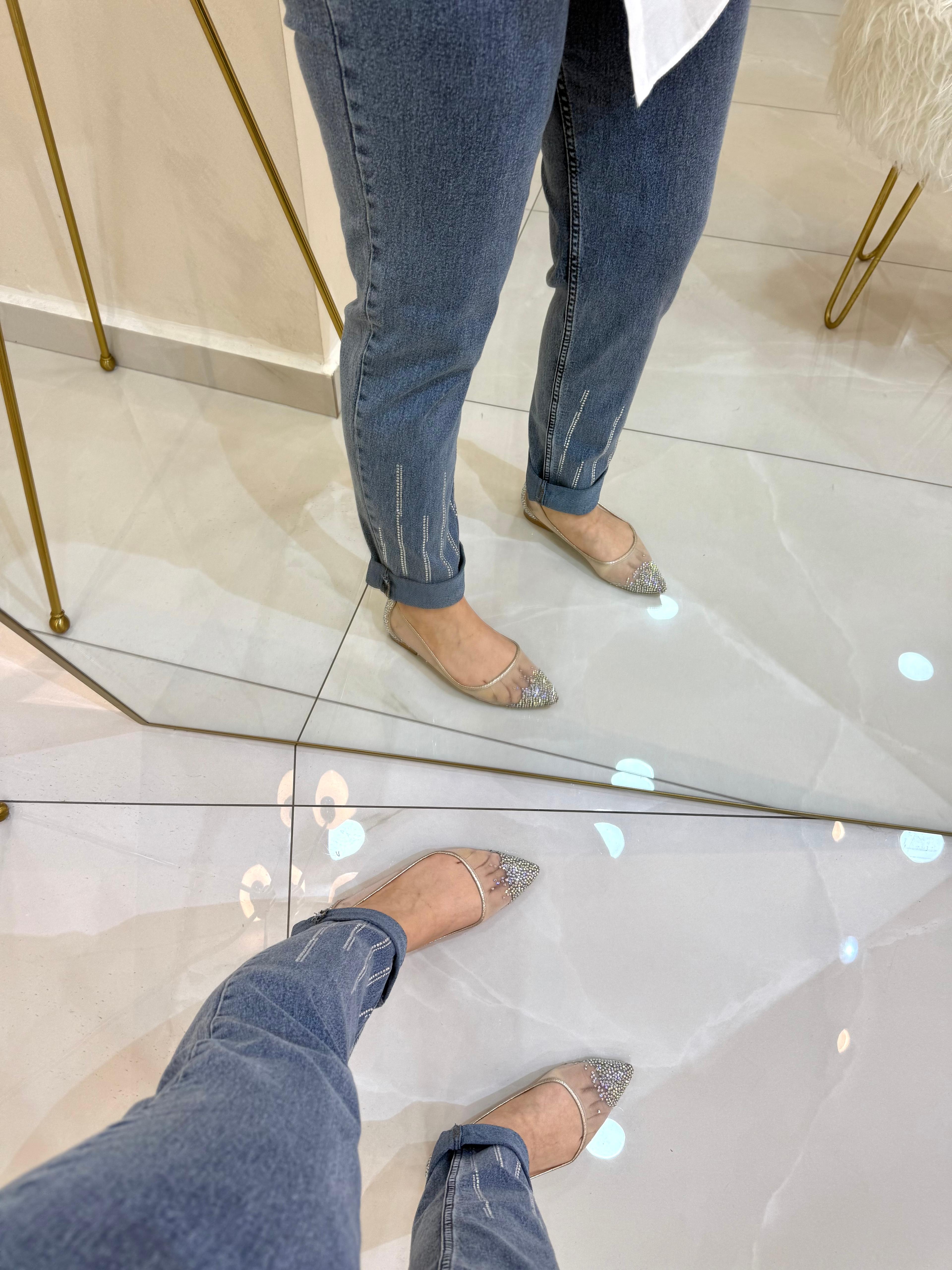 Paçası Katlı Taş Detaylı Jean