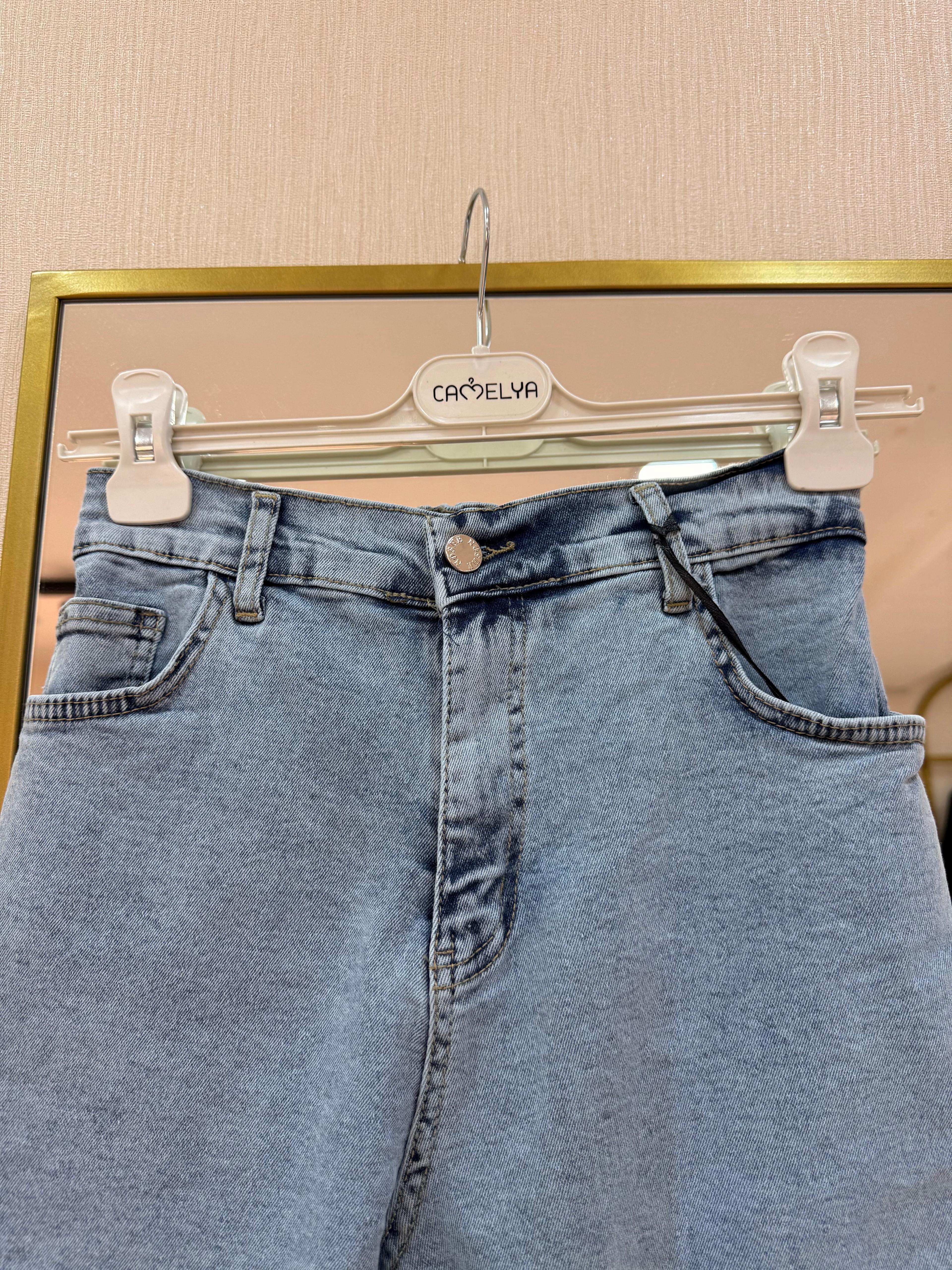Paçası Taşlı Jean