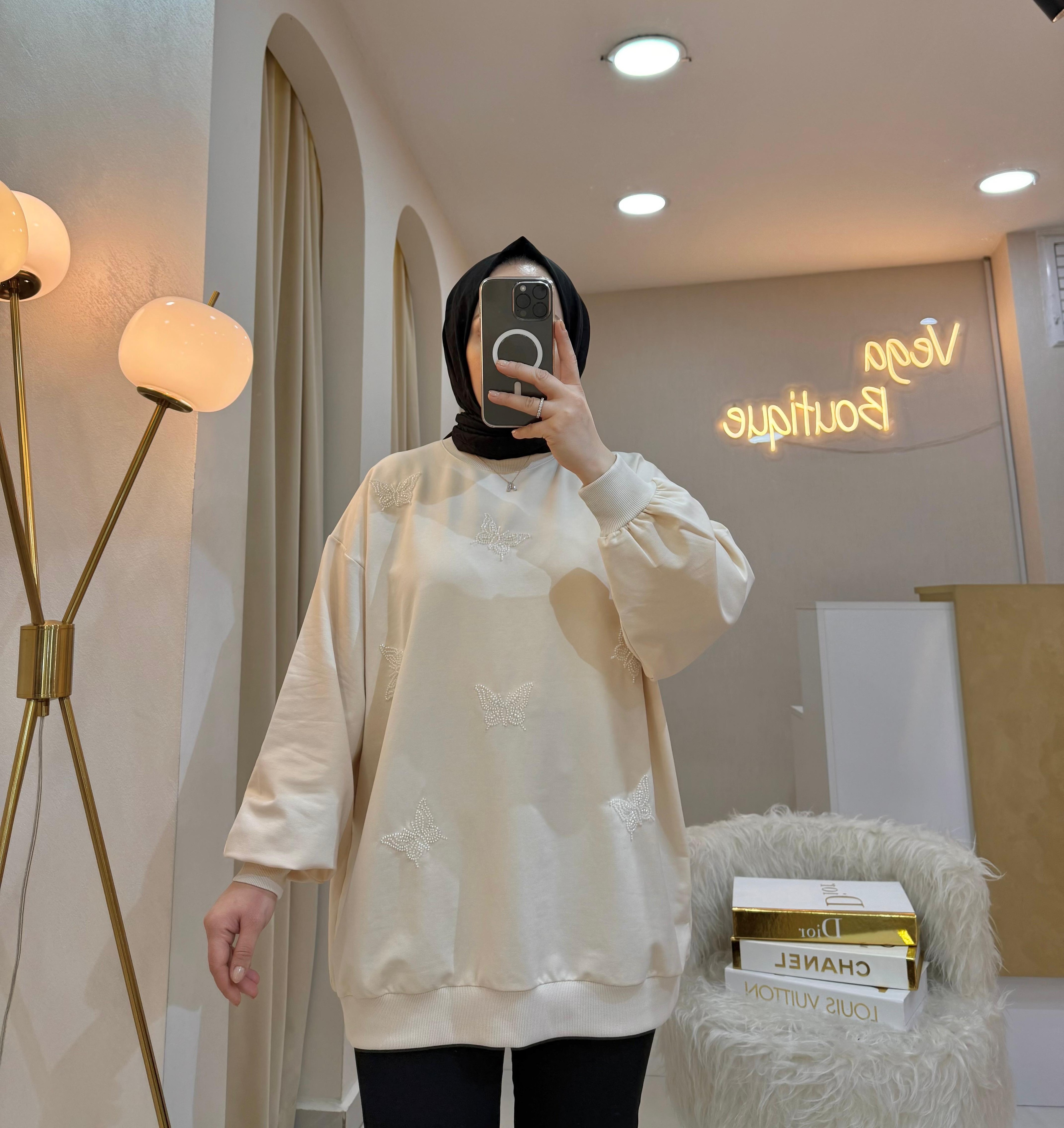 Kelebek Boncuklu Sweat Ekru