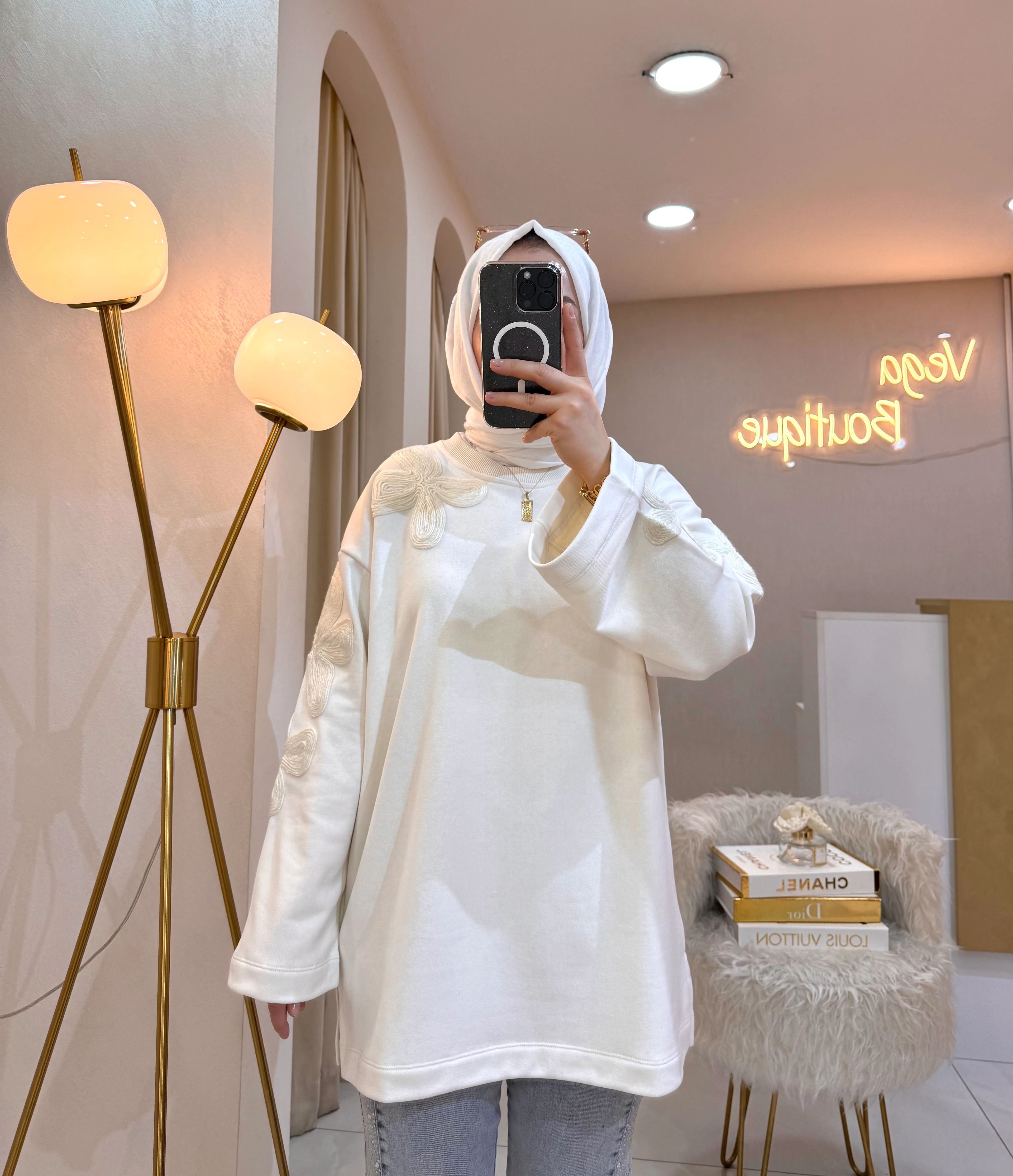 Kolu ve Omzu Nakışlı Sweat Ekru