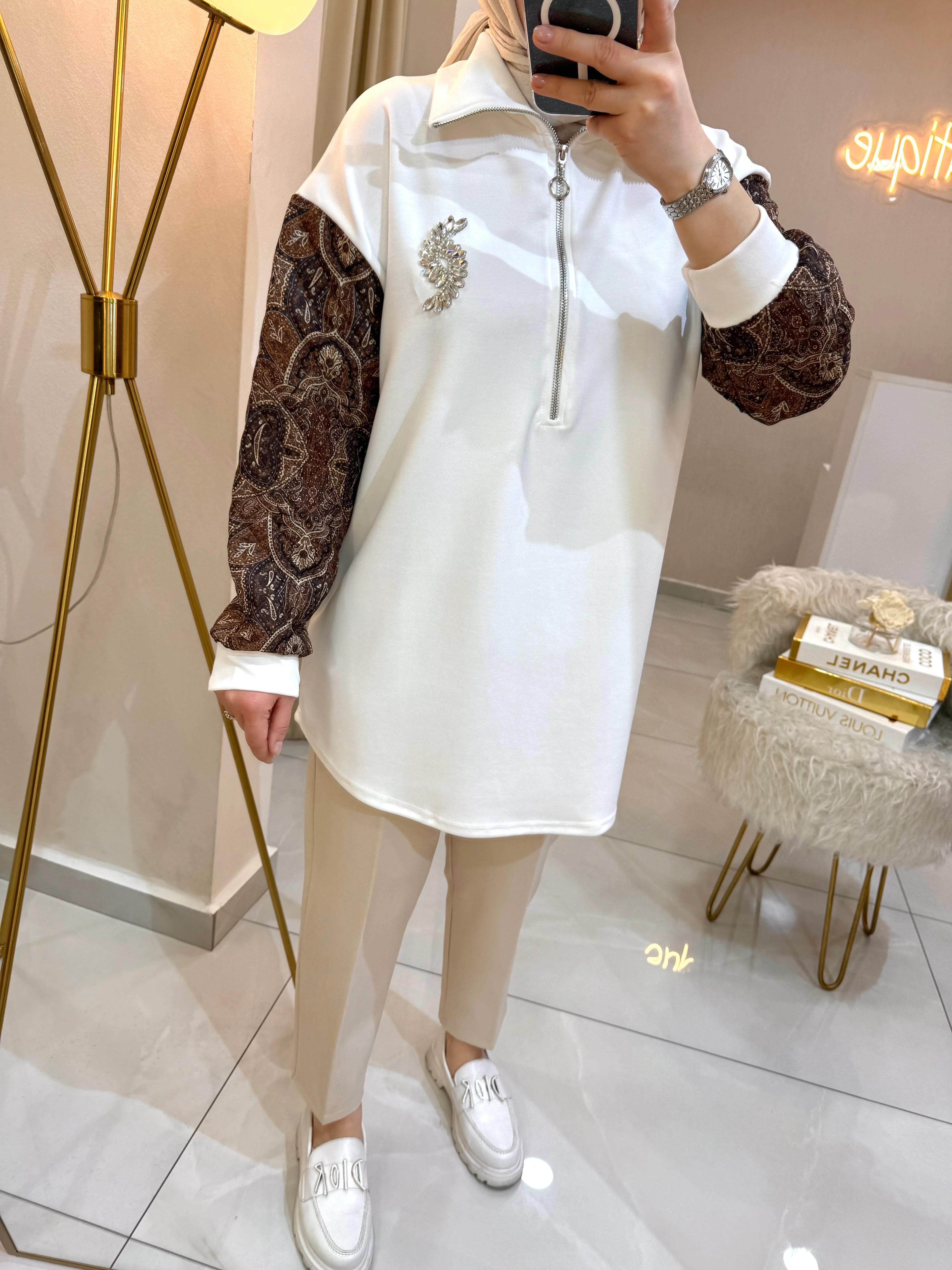 Etnik Desenli Taşlı Sweat Ekru