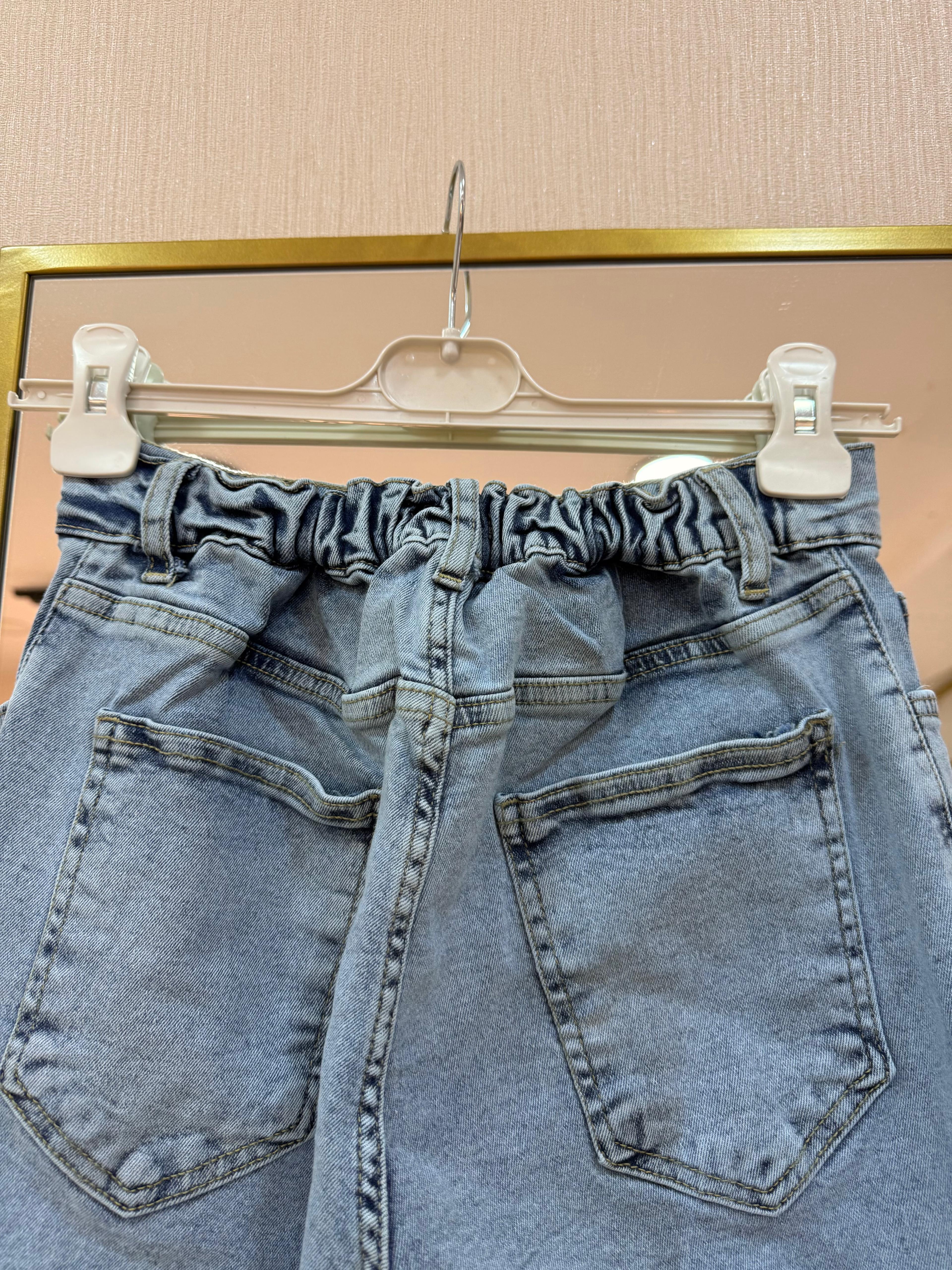 Paçası Taşlı Jean