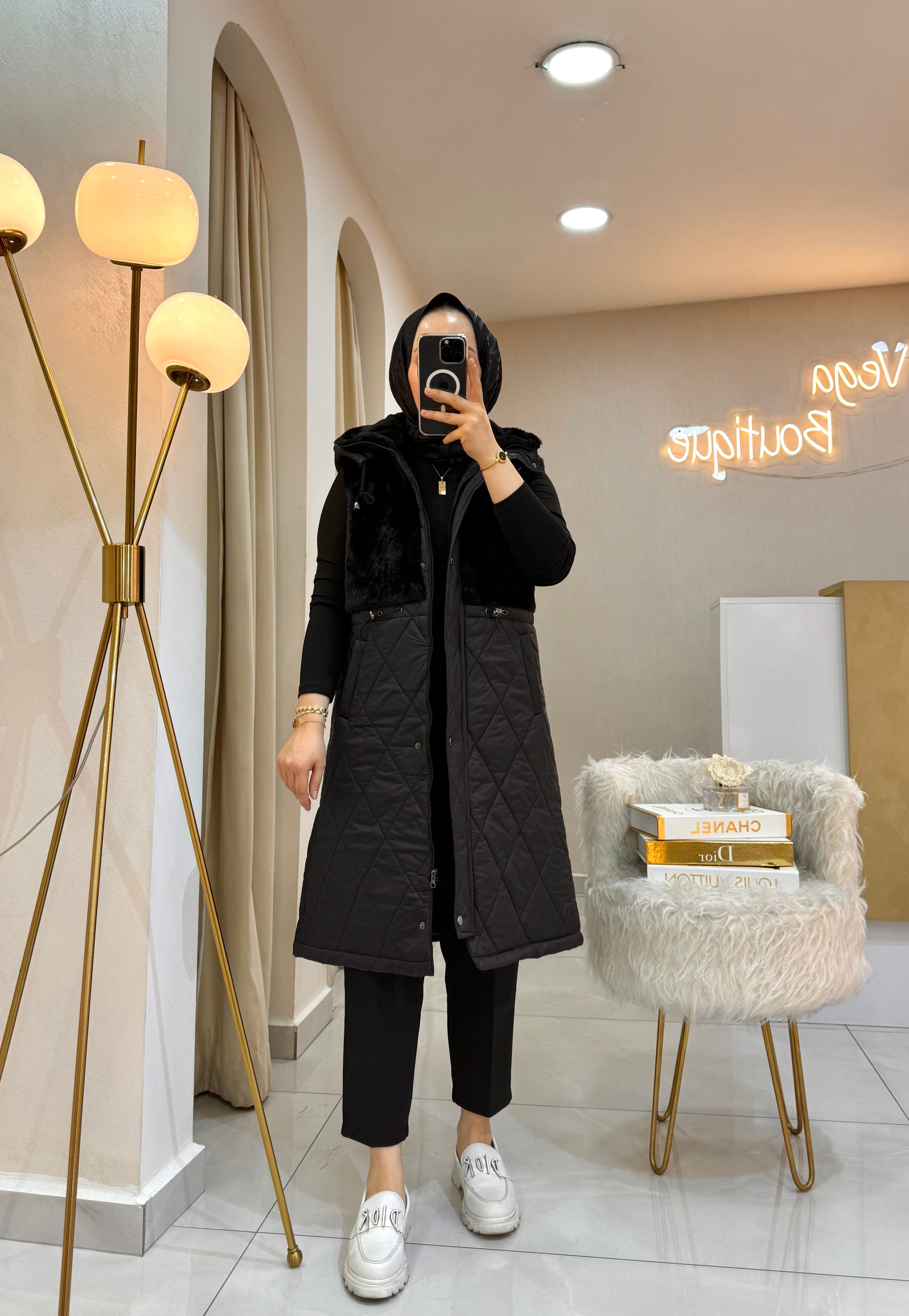 Peluş Detay Şişme Yelek Siyah