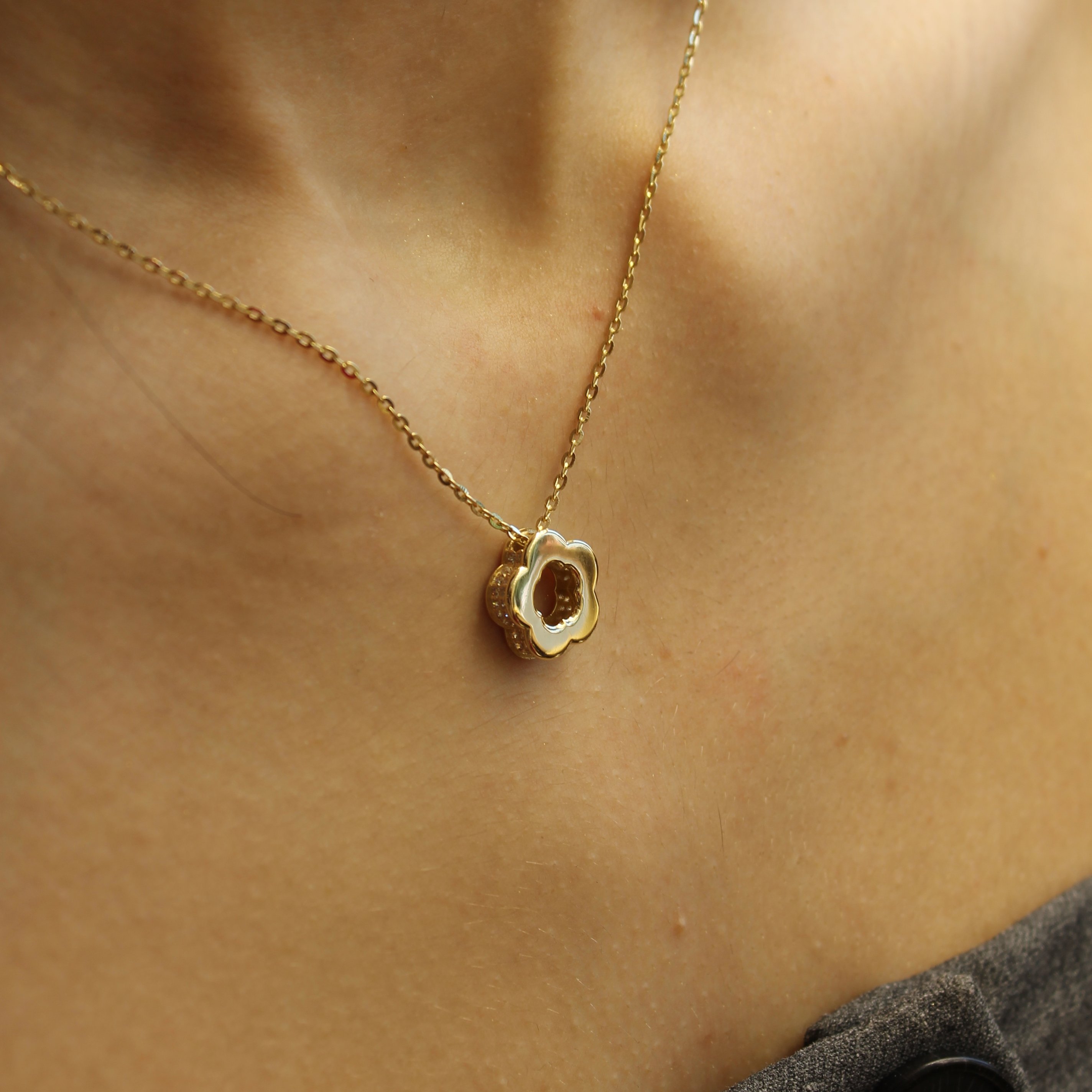 Taşlı Çiçek Kolye