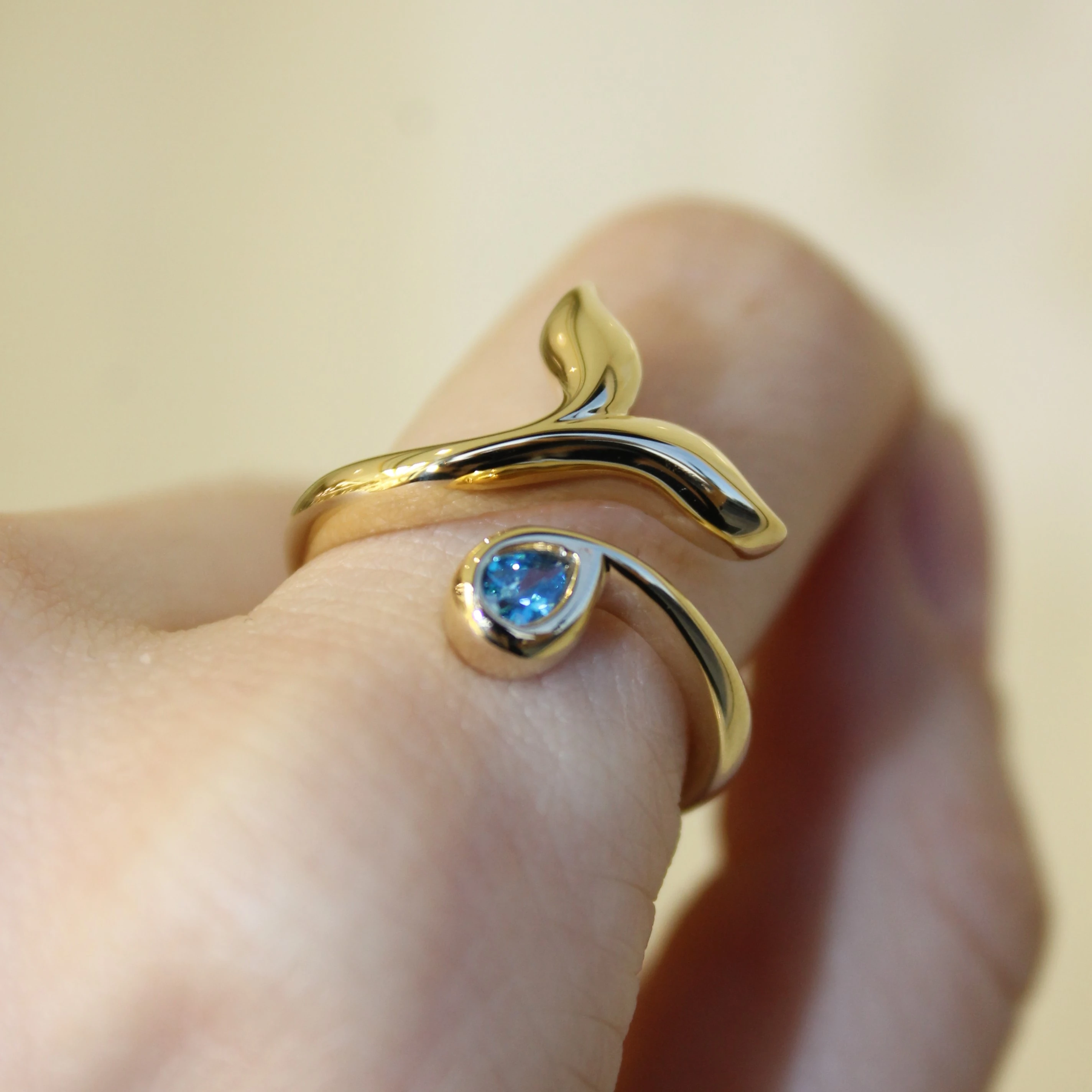 Aqualis Kuyruk Kavuşan Yüzük