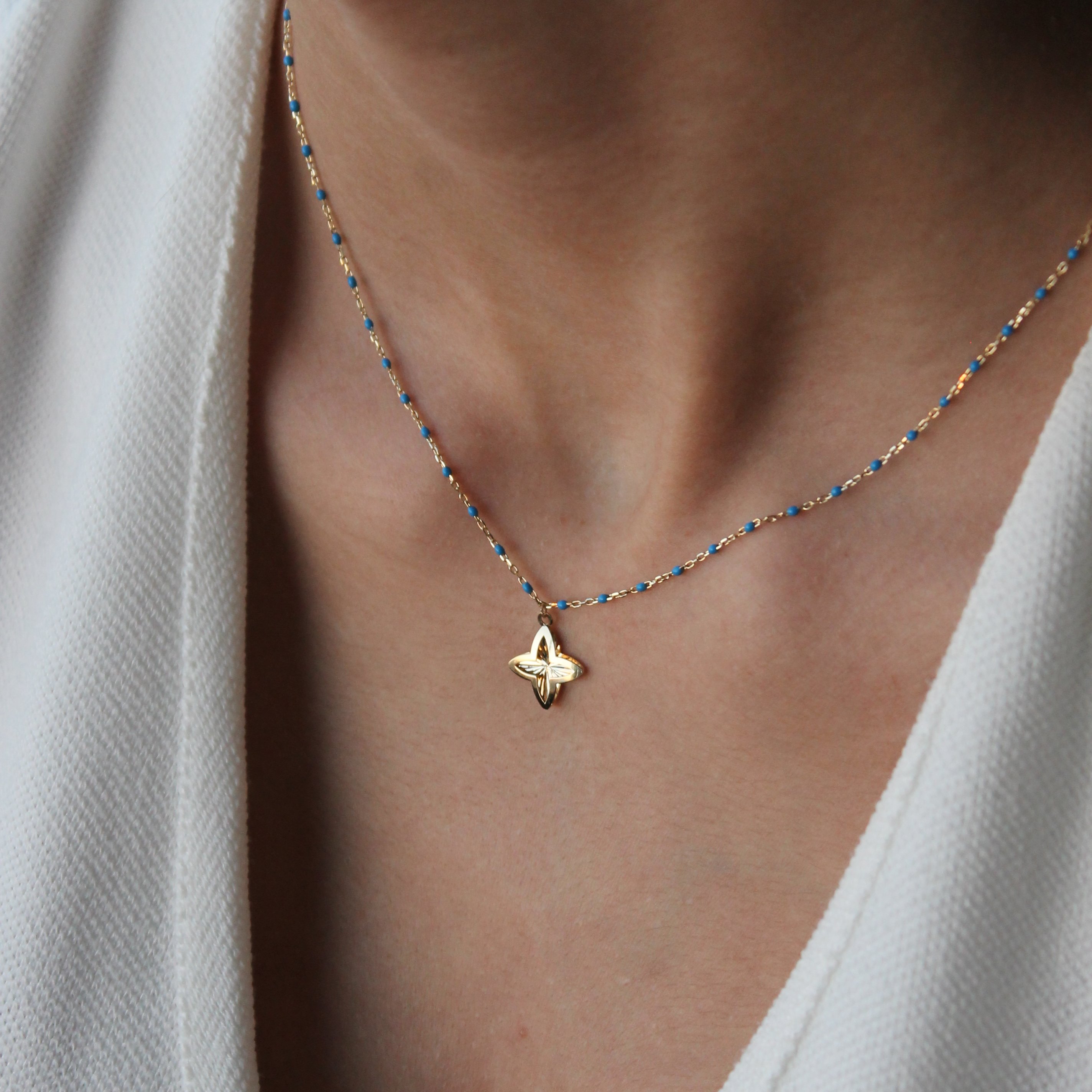 Mavi Zincirli Yonca Kolye