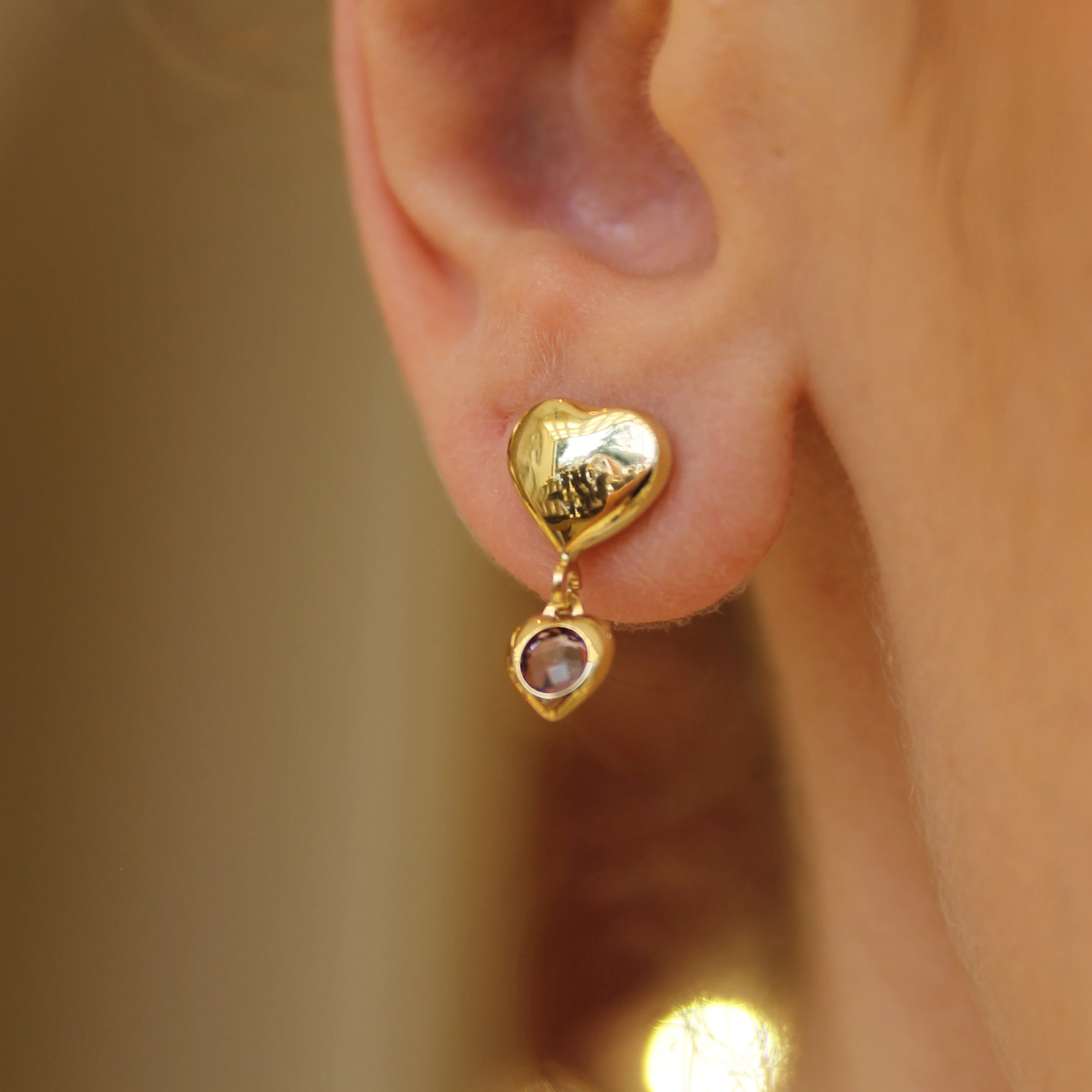 Lila Taş Sallantılı Kalp Vidalı Küpe