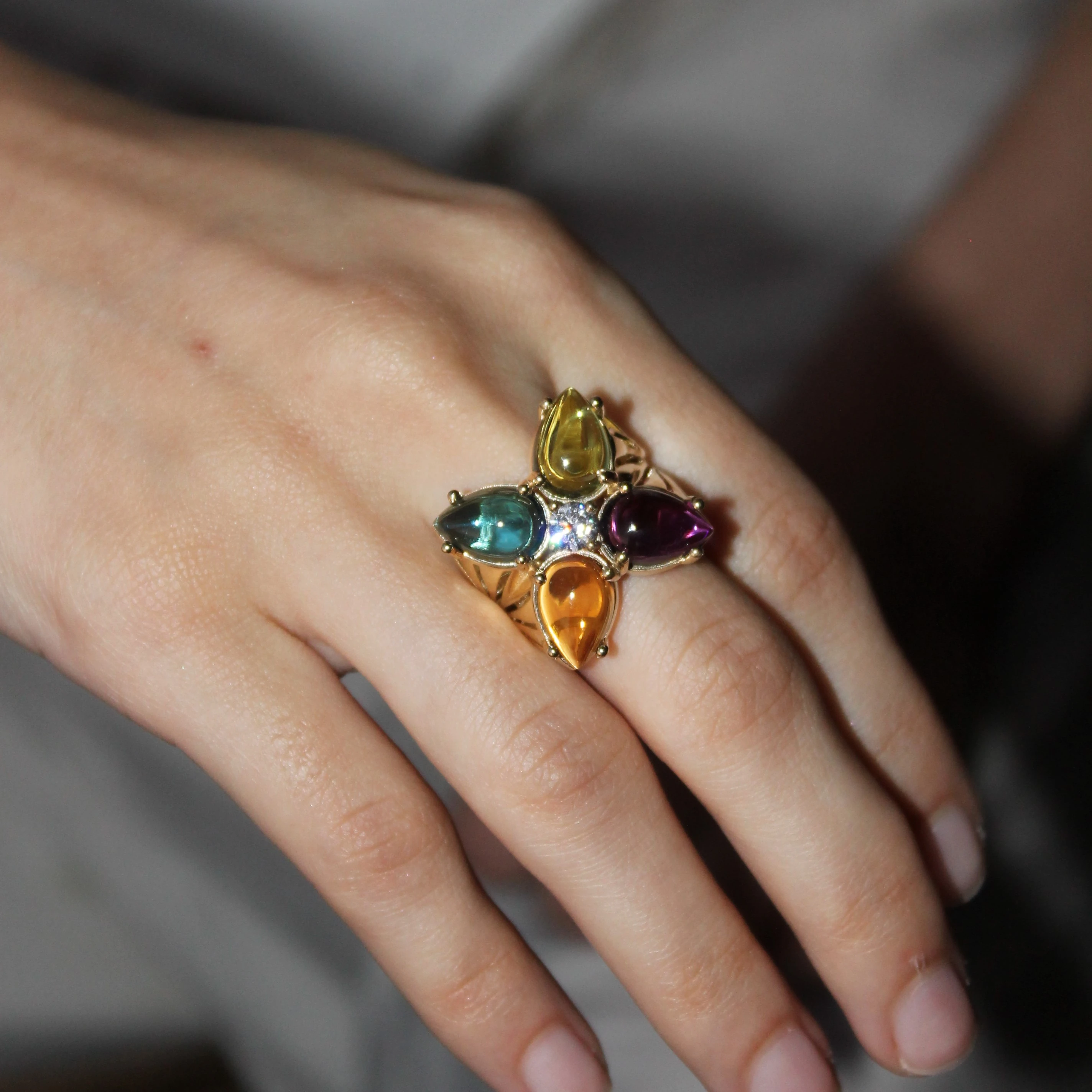 Renkli Taşlı Yonca Yüzük