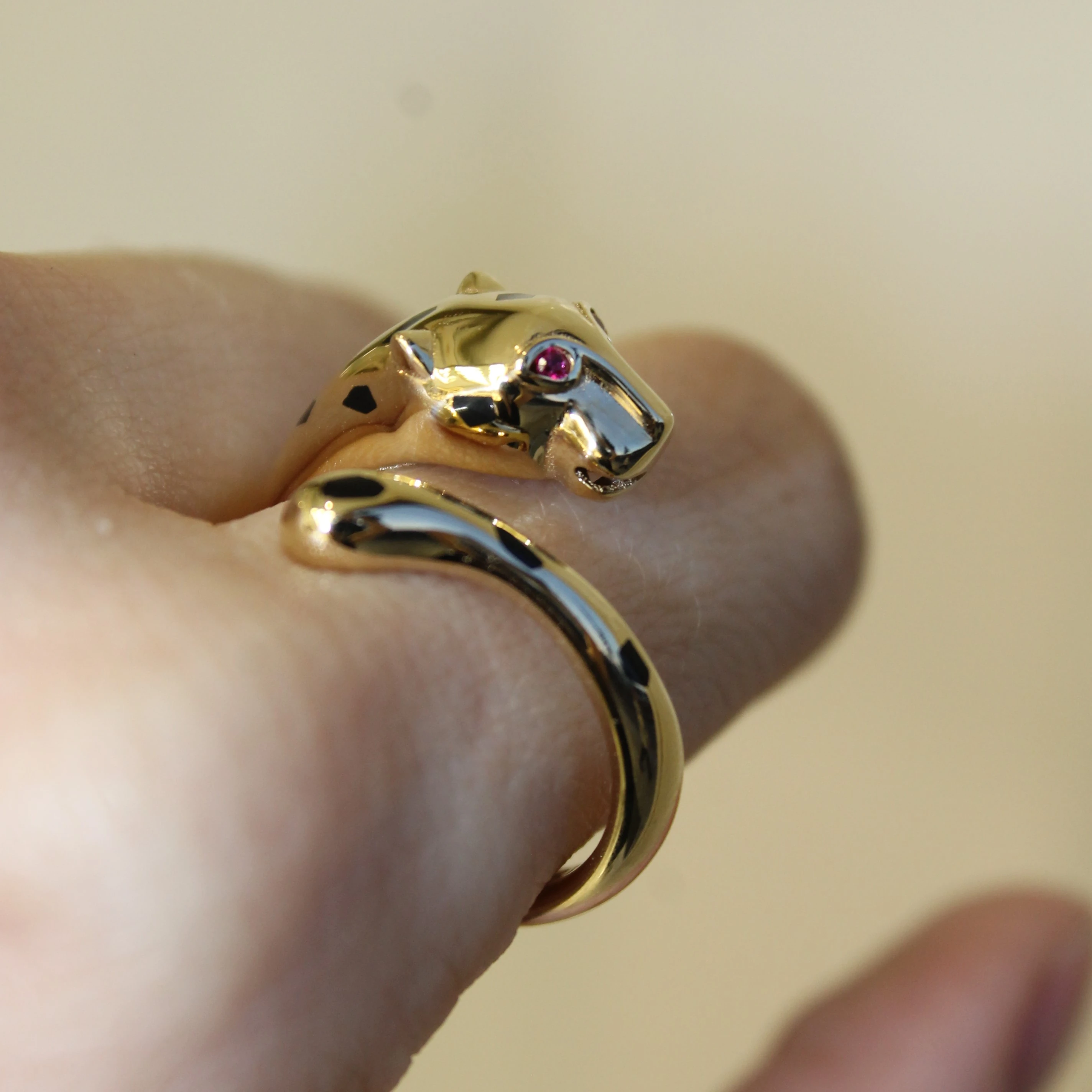 Pembe Gözlü Panter Yüzük