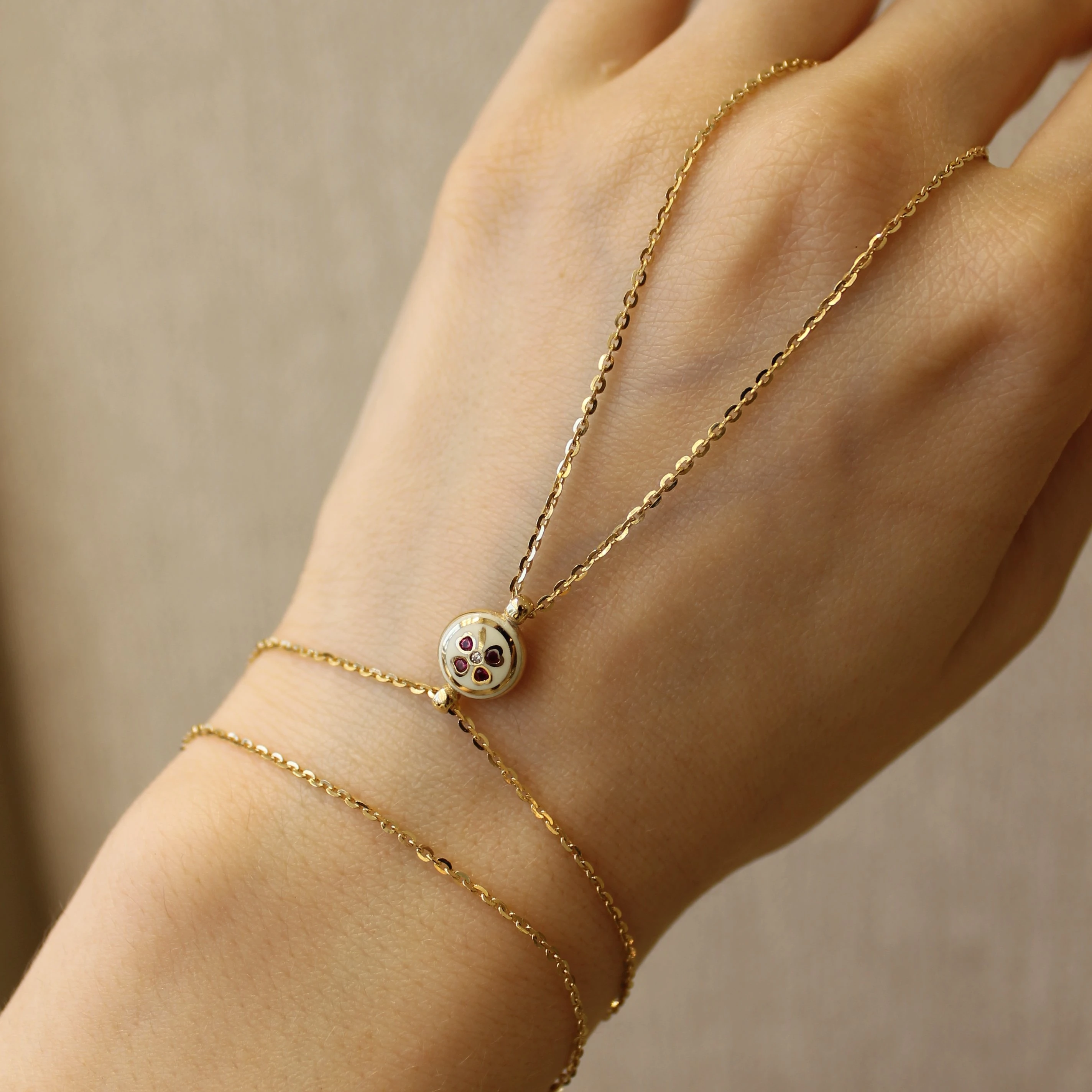 Pembe Taşlı Beyaz Mineli Yonca Şahmeran