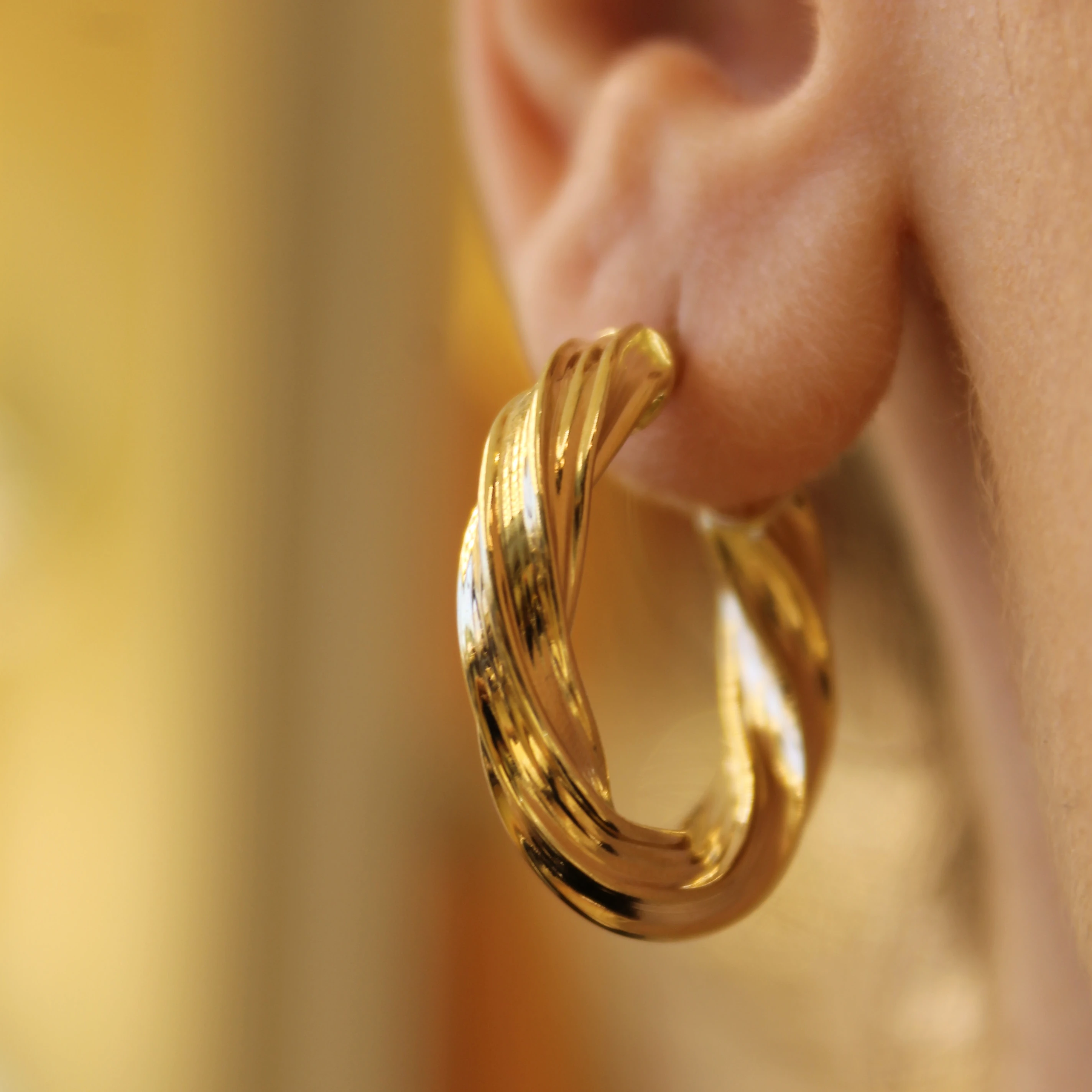 Dolgun Burgu Halka Küpe