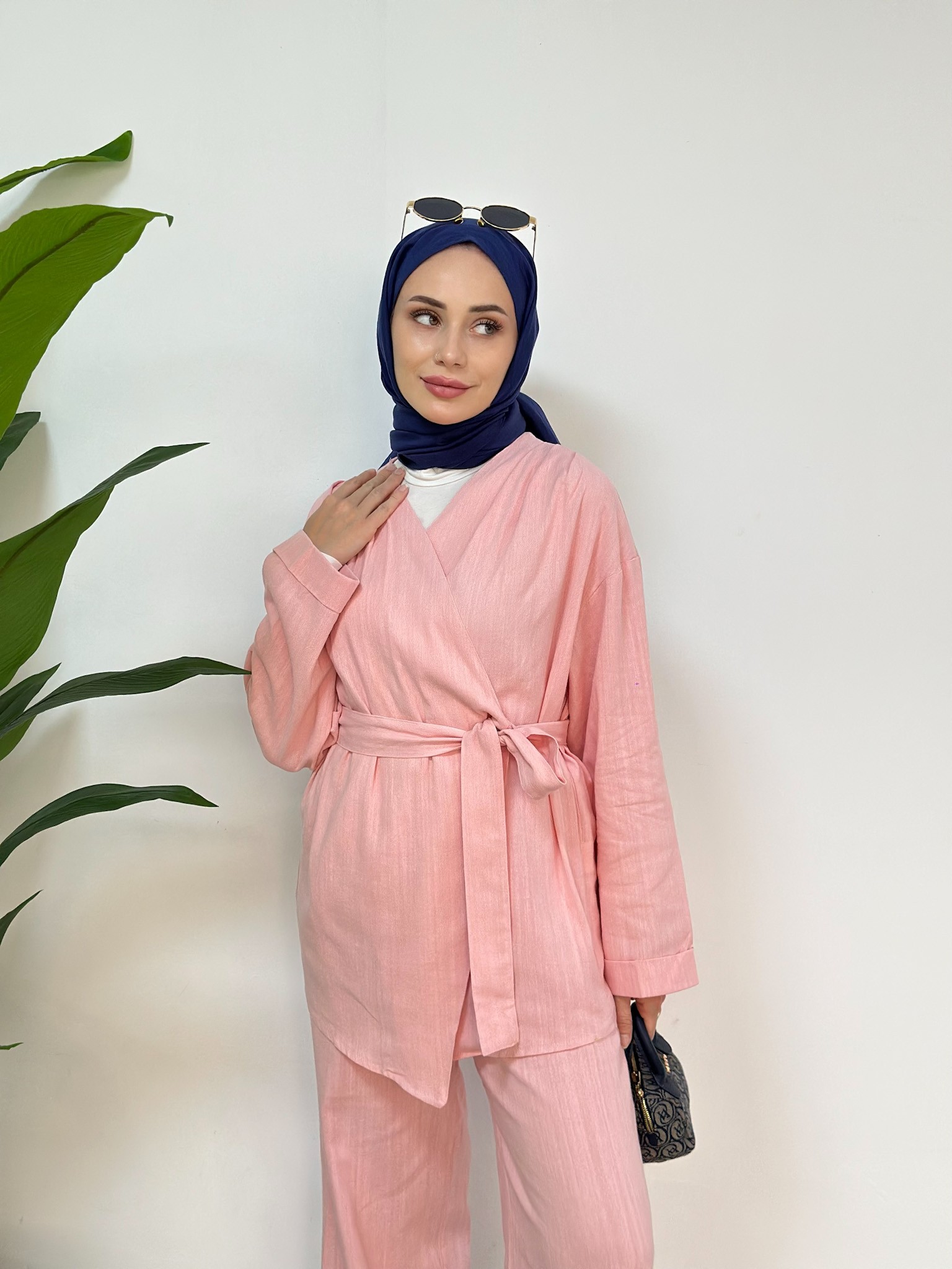 KRUVAZE BELİNDEN KUŞAKLI KETEN TAKIM - PEMBE