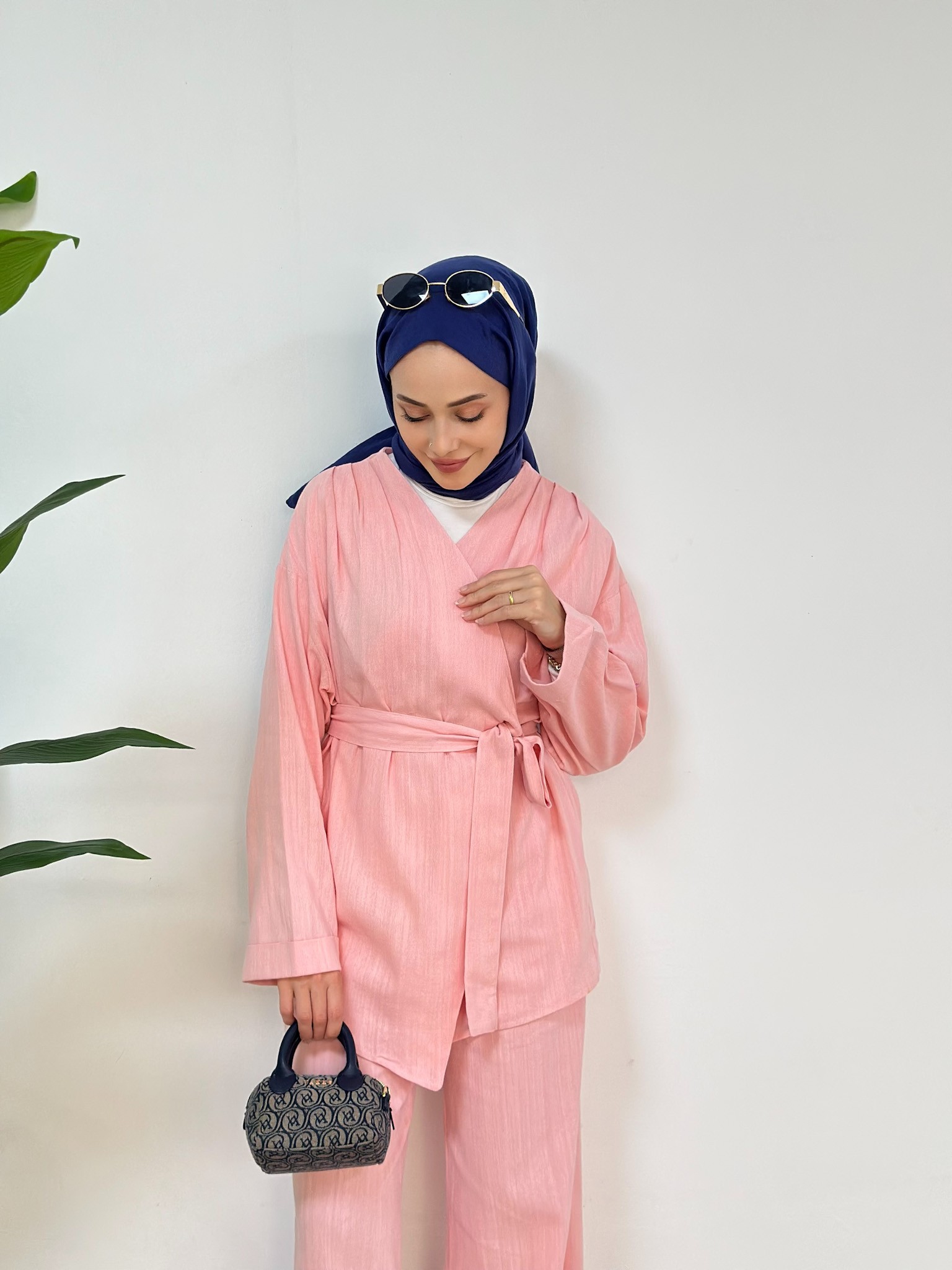 KRUVAZE BELİNDEN KUŞAKLI KETEN TAKIM - PEMBE