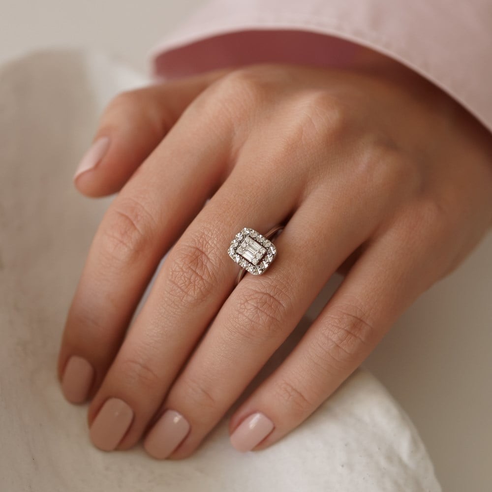 0.17 Ct Baget Pırlanta Yüzük