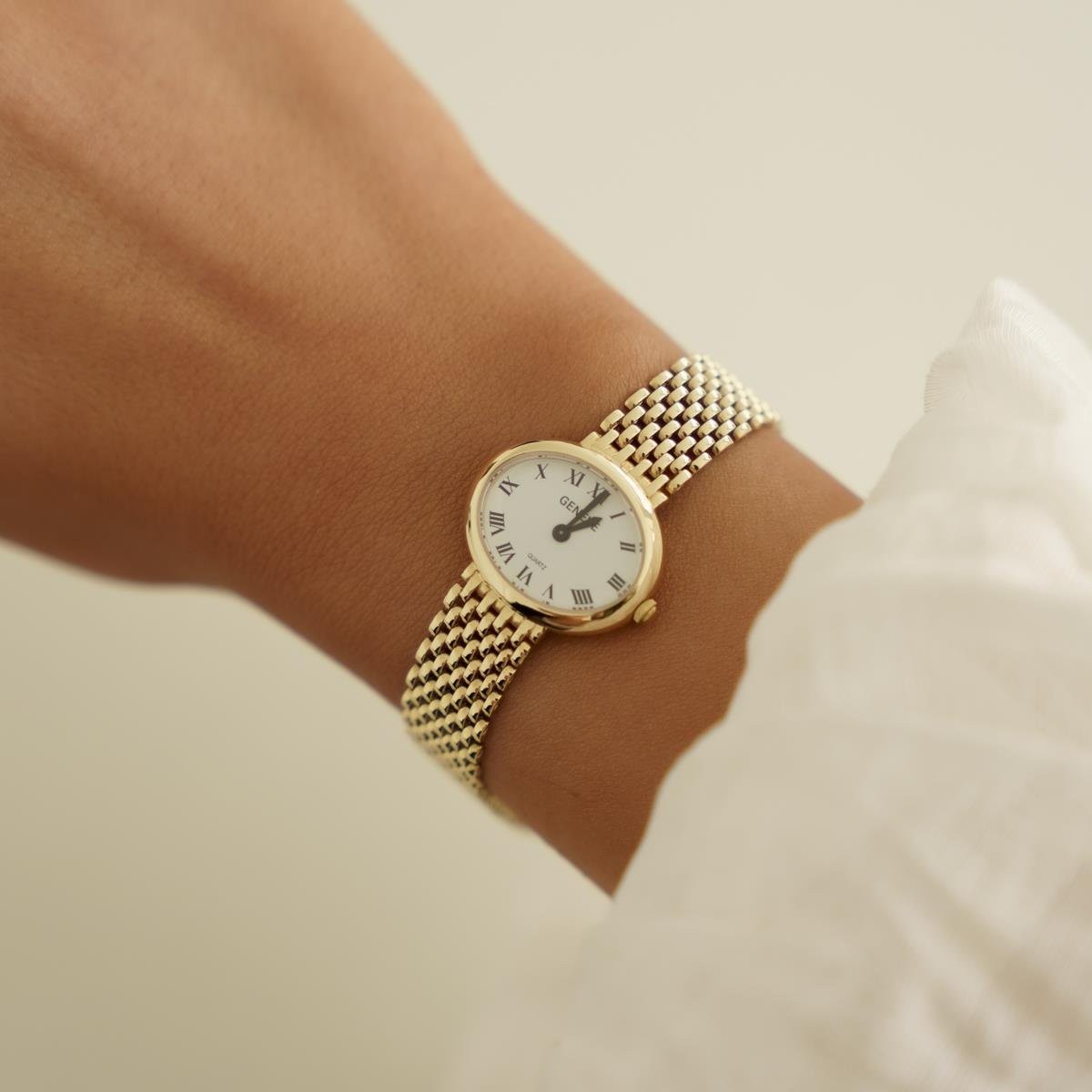 Geneve Retro Oval Kadran Altın Kadın Saati