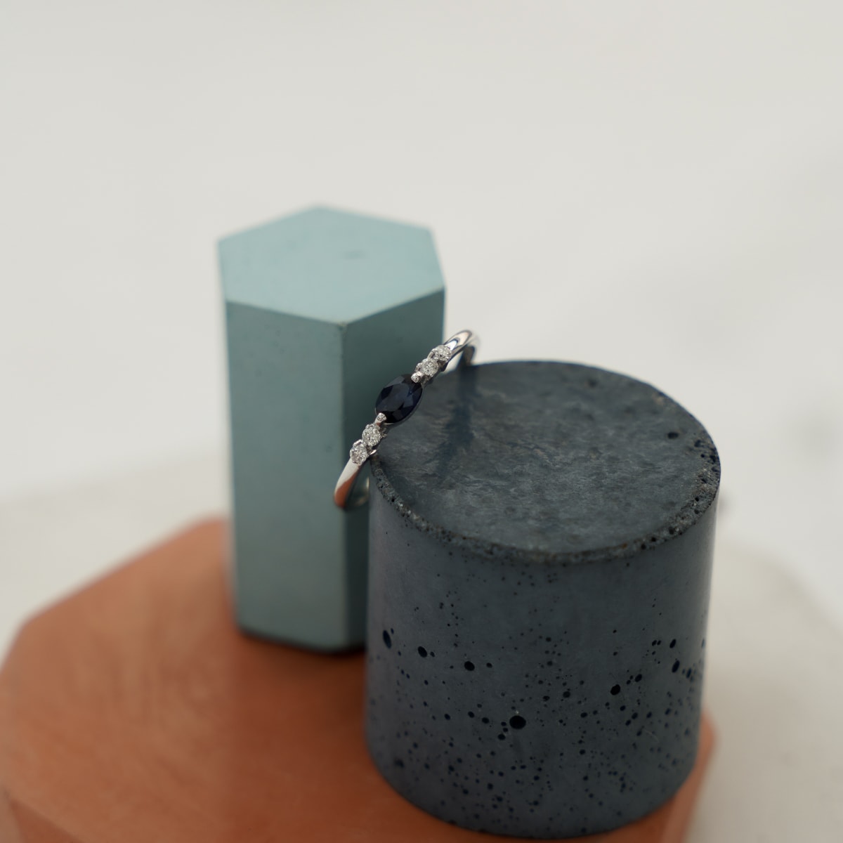 Minimal Safir Taşlı Pırlanta Yüzük