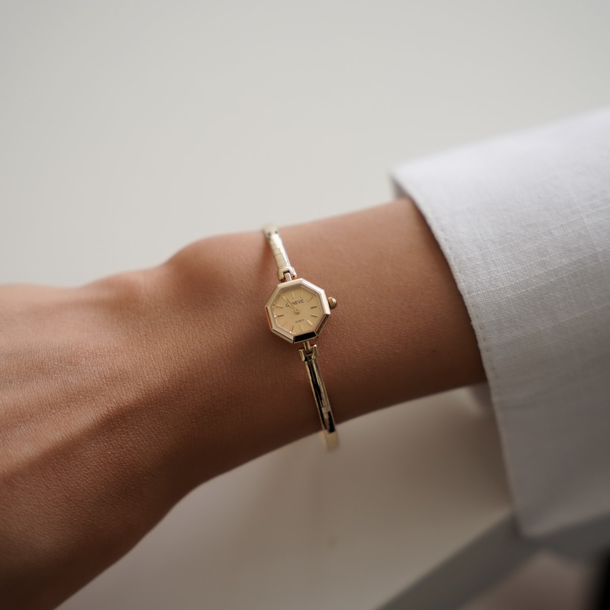 Minimal Geneve Omega Kordonlu Petek Kadran Altın Saat