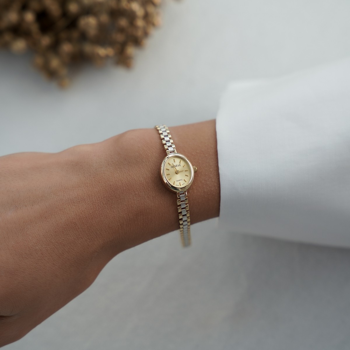 Geneve Minimal Kordonlu Altın Kadın Saati