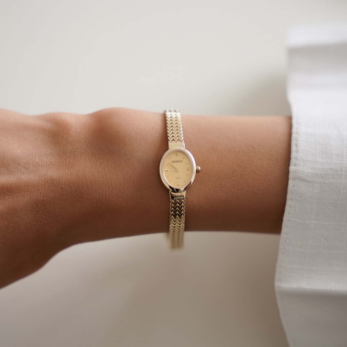 Geneve Pelik Kordon Oval Kadran Altın Saat