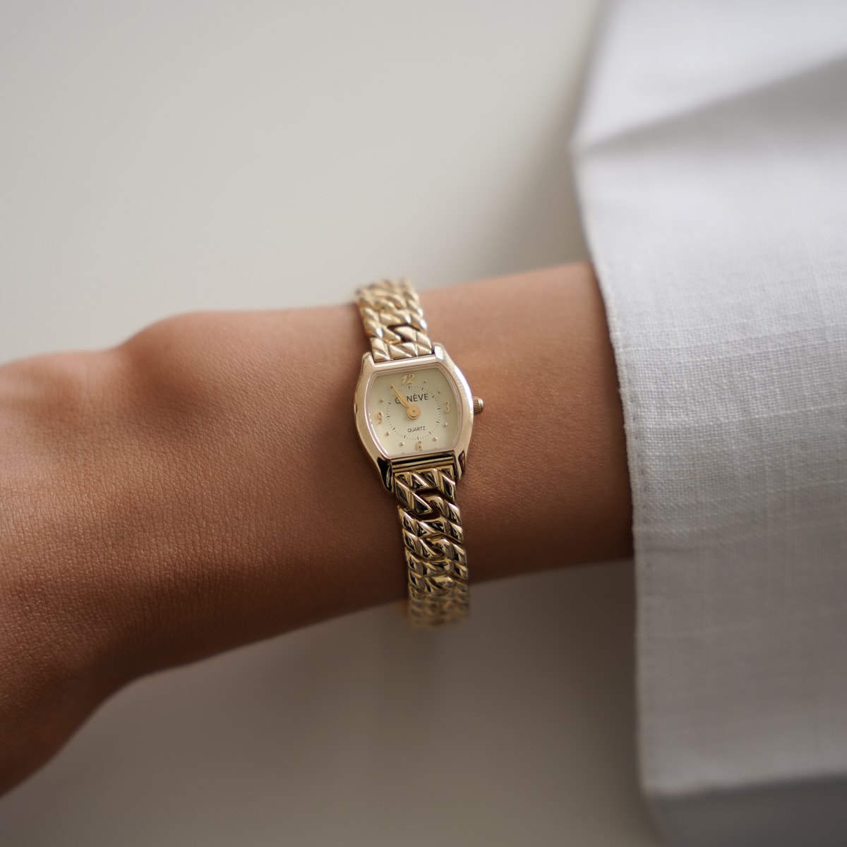 Geneve Retro Stil Altın Saat