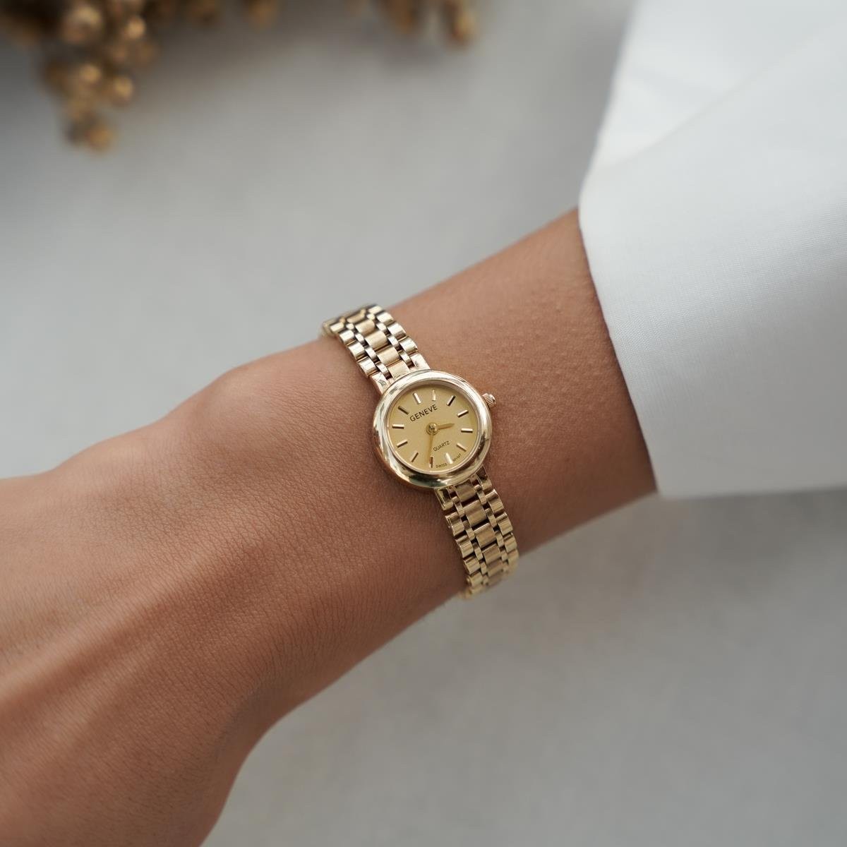 Geneve Retro Kordon Altın Kadın Saati