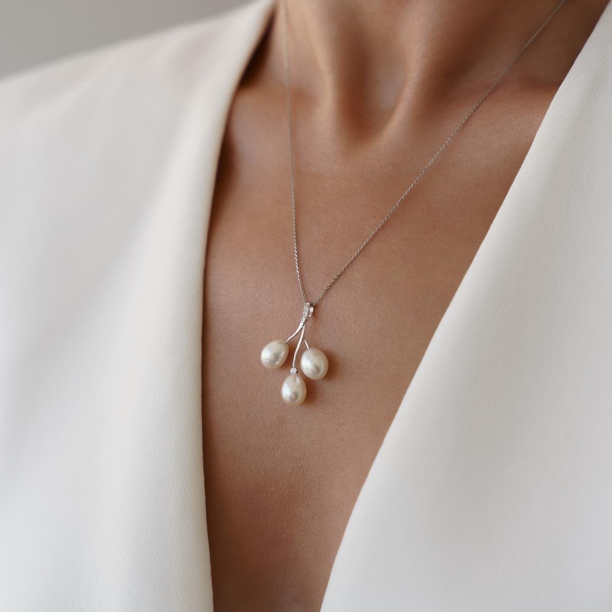 0.03 Ct Salkım İnci Pırlanta Kolye