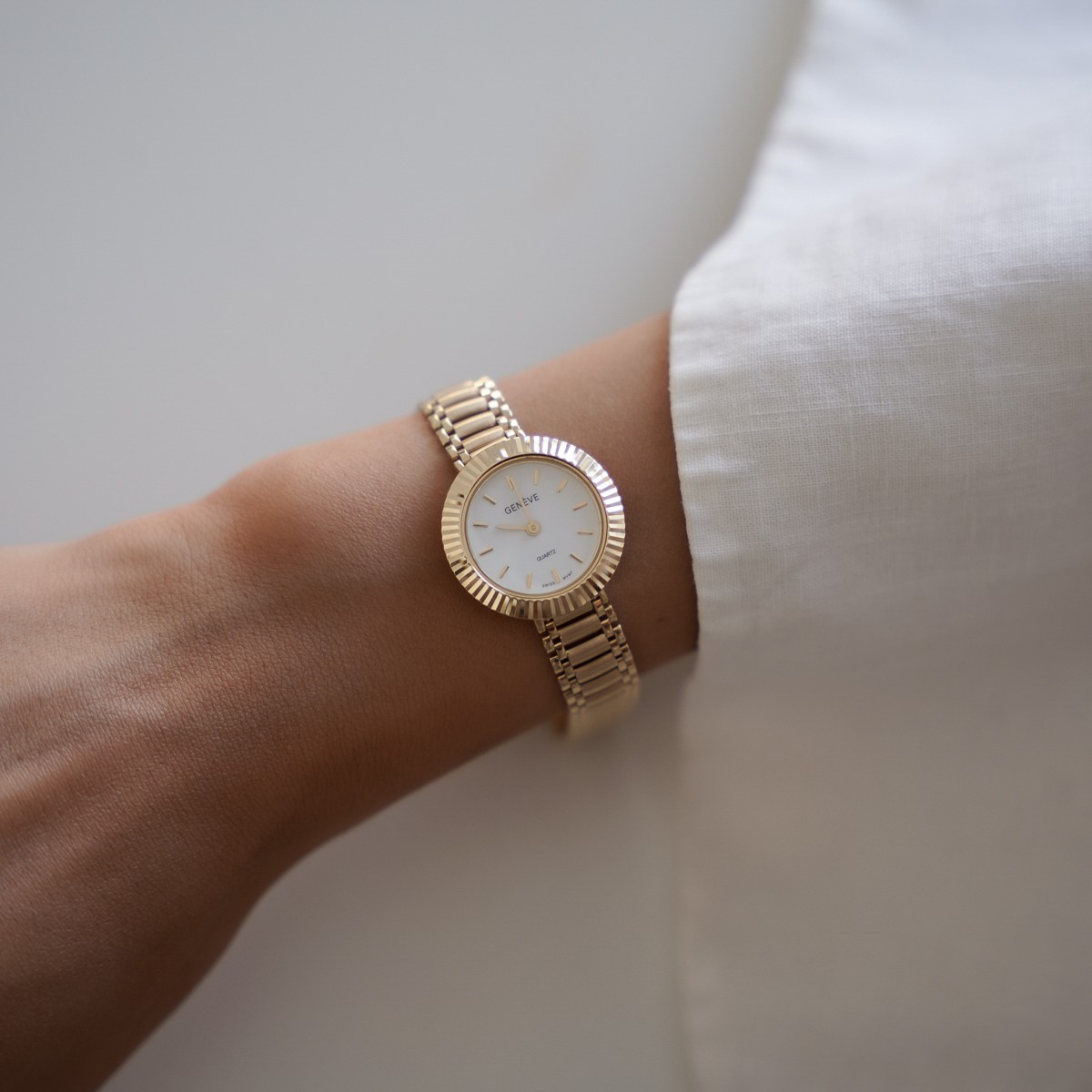 Geneve Medium Boy Retro Kordonlu Altın Saat
