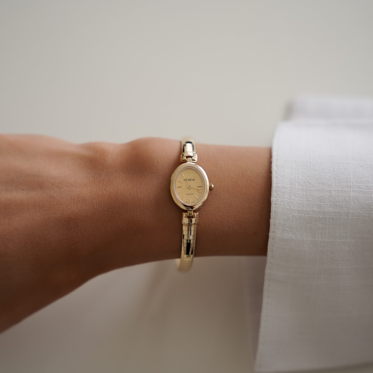 Geneve Omega Kordonlu Oval Kadran Altın Saat