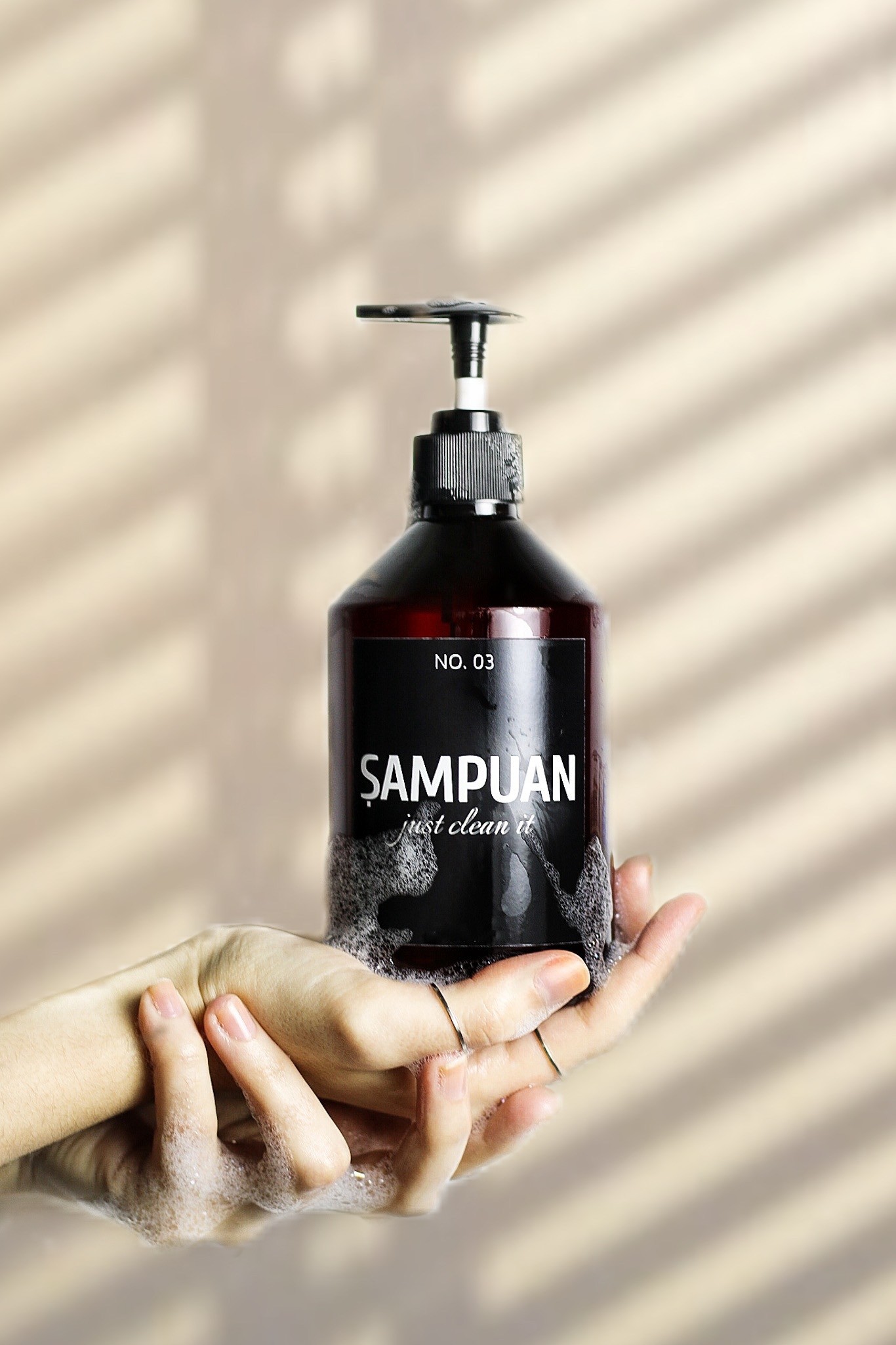 Siyah Şampuan Etiketli Plastik 500 Ml Amber Şişe