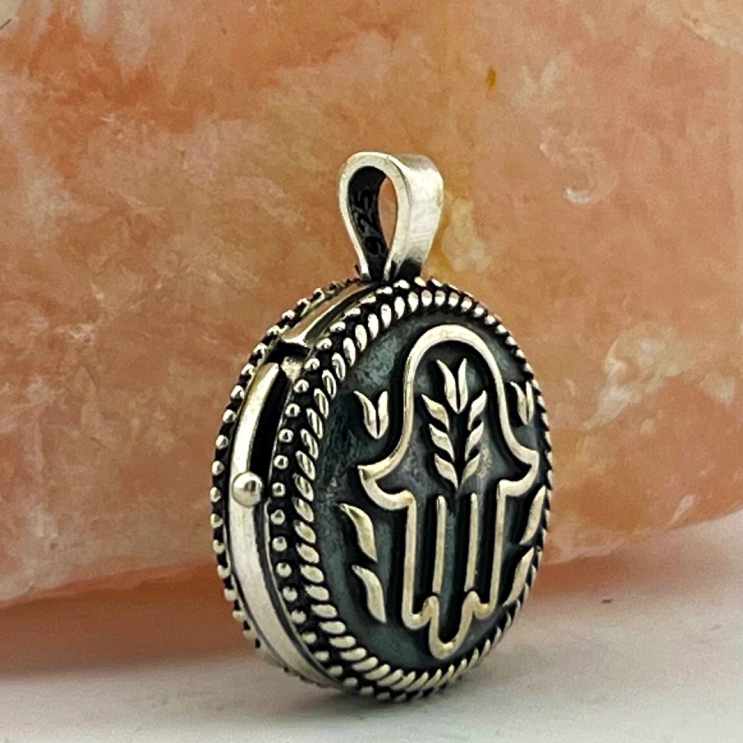 925 AYAR GÜMÜŞ FATMA'NIN ELİ İŞLEMELİ MUSKA KOLYE