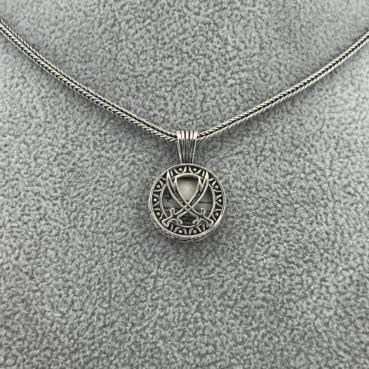 925 AYAR ZÜLFİKAR İŞLEMELİ GÜMÜŞ CEVŞEN KOLYE