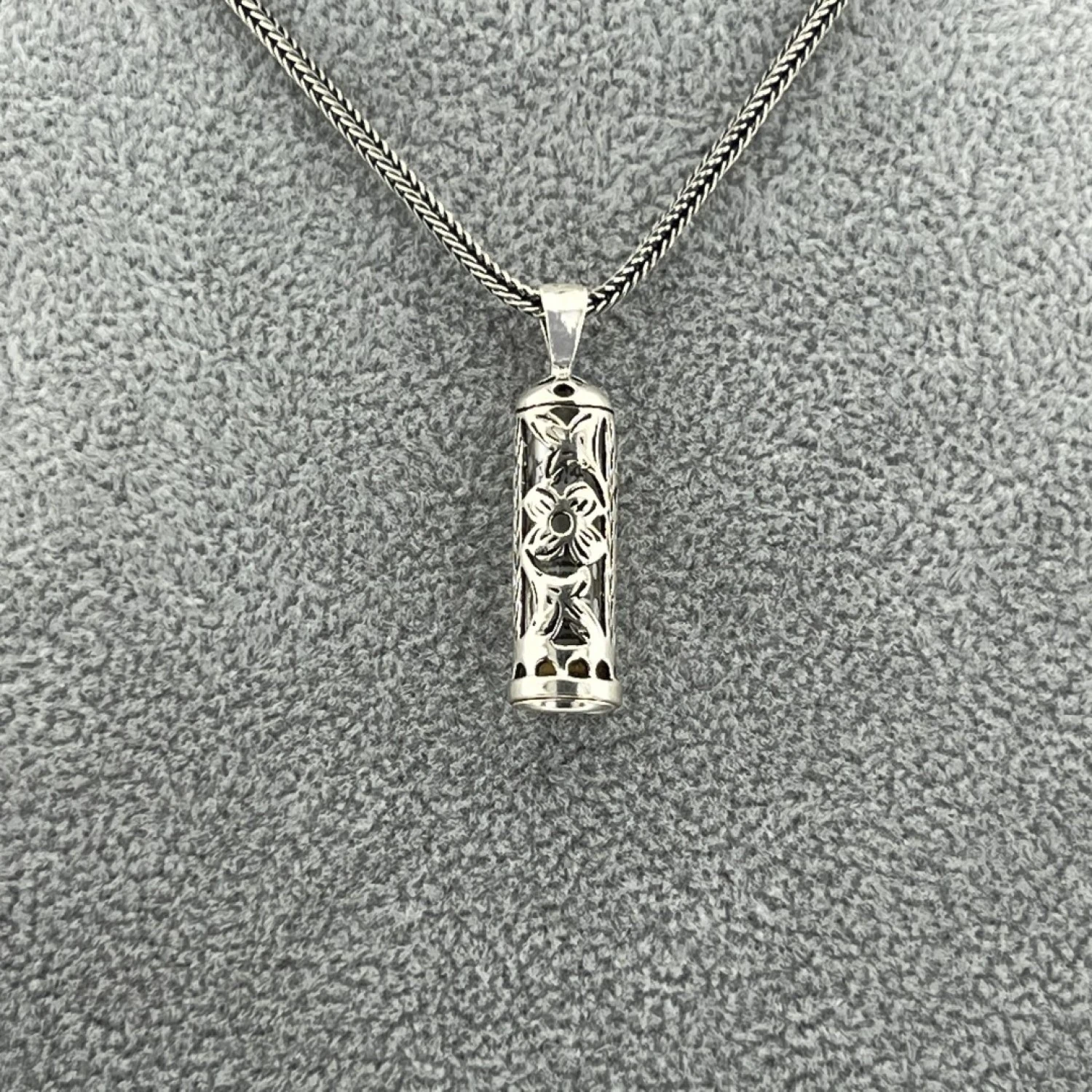 Çiçek İşlemeli 925 Ayar Gümüş Cevşen Kolye