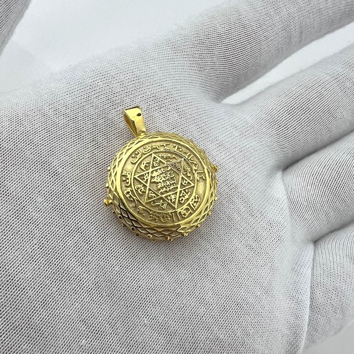 925 AYAR GÜMÜŞ AÇILIR KAPANIR SÜLEYMAN MÜHRÜ İŞLEMELİ GOLD MUSKA KOLYE