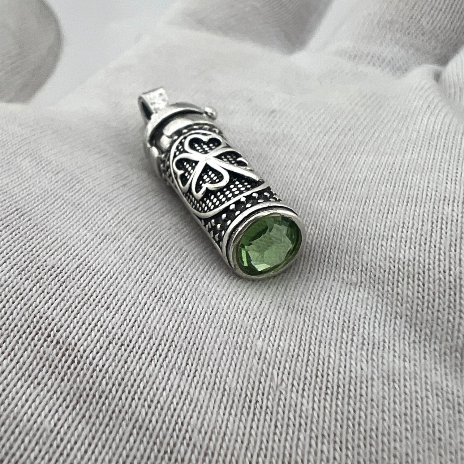 925 AYAR YEŞİL ZİRKON TAŞ ÖZEL YONCA TASARIM GÜMÜŞ KOLYE UCU