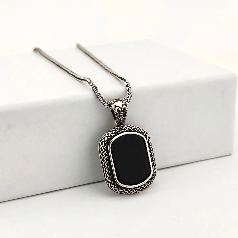 925 Ayar Gümüş Sarmaşık Desenli Oniks Taşlı Kolye