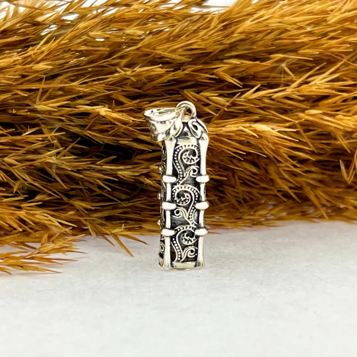 DÖRTGEN ŞIK TASARIMLI 925 AYAR GÜMÜŞ CEVŞEN KOLYE