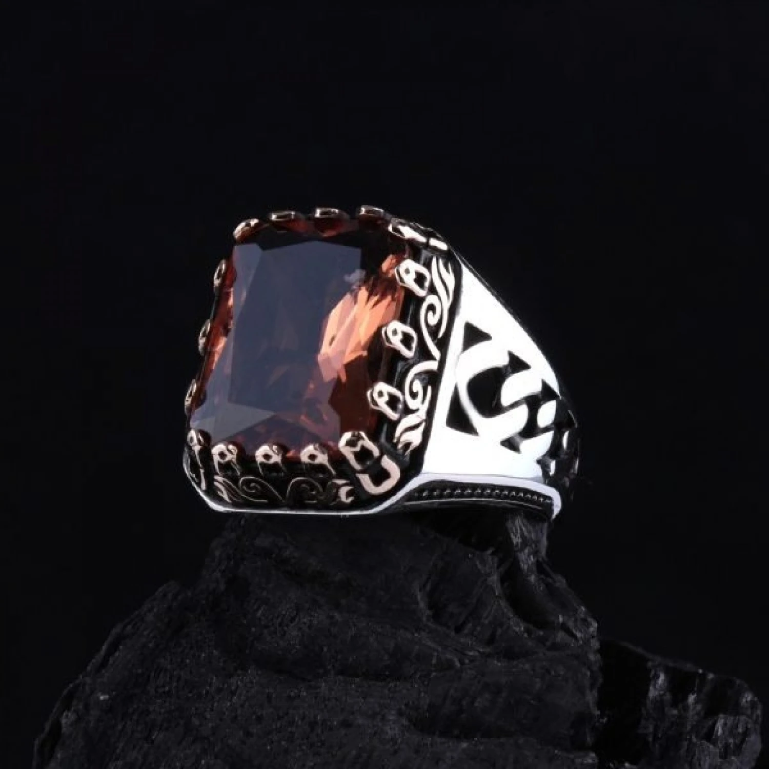 925 AYAR GÜMÜŞ RENK DEĞİŞTİREN ZULTANİT(SULTANİT) TAŞLI GURMET DESEN ERKEK YÜZÜK