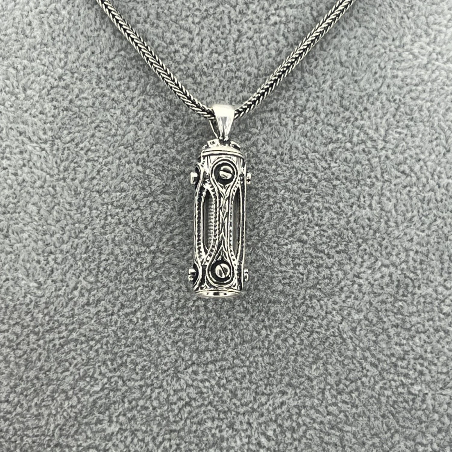 925 AYAR GÜMÜŞ VİDA TASARIM CEVŞEN KOLYE