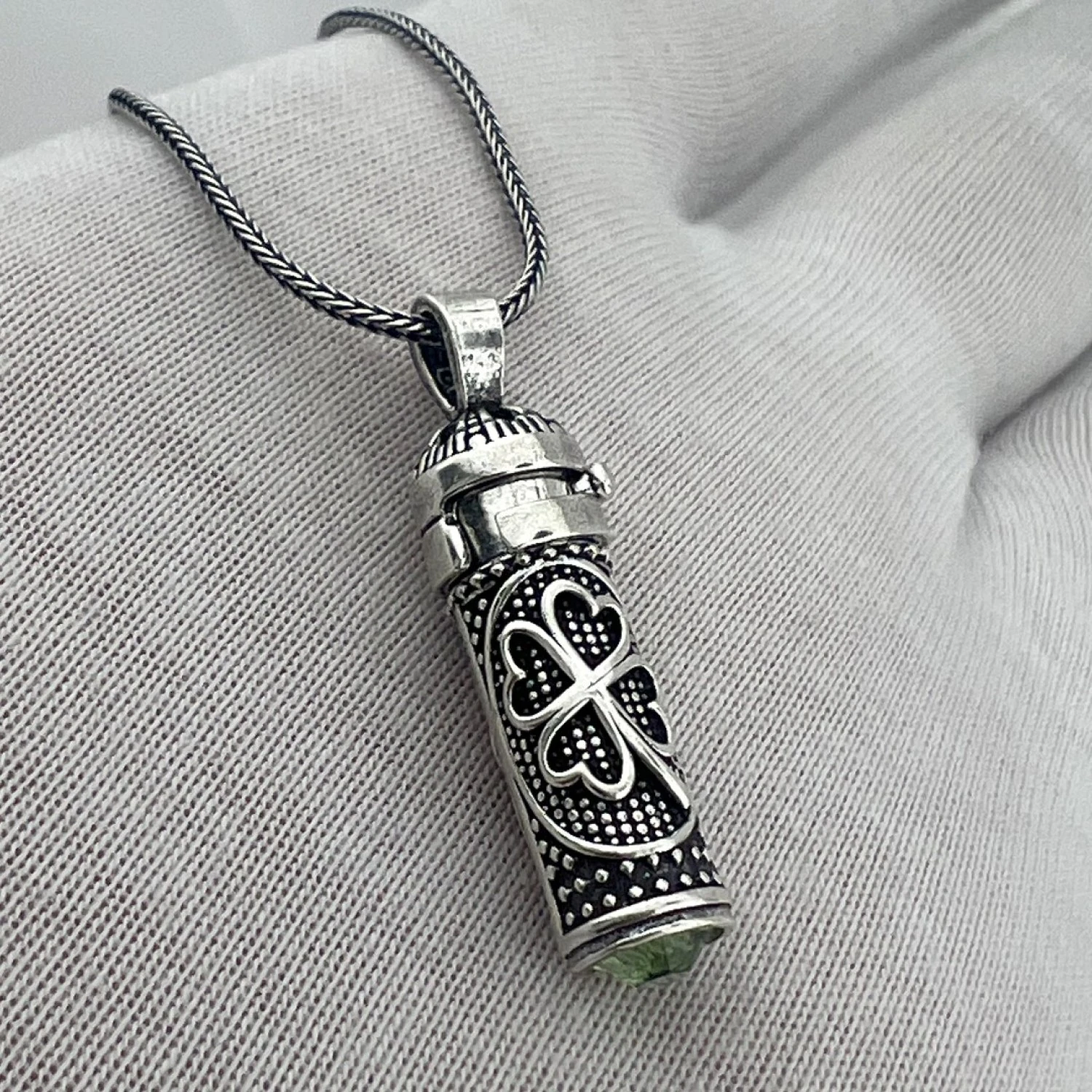 925 AYAR YEŞİL ZİRKON TAŞ ÖZEL YONCA TASARIM GÜMÜŞ KOLYE UCU