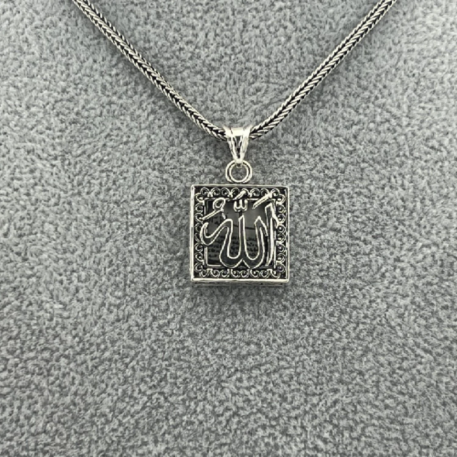 925 AYAR GÜMÜŞ KARE "ALLAH" YAZILI CEVŞEN KOLYE