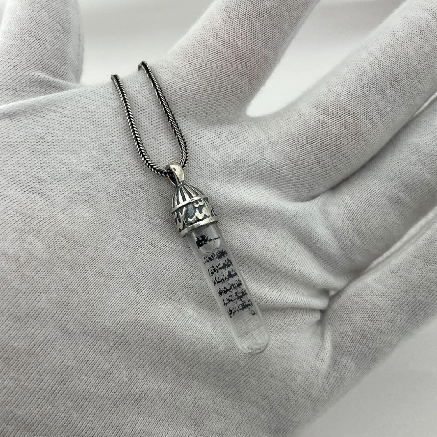 Allah Yazılı Zemzemli Cevşen Kolye – Koruyucu Dua Tüpü