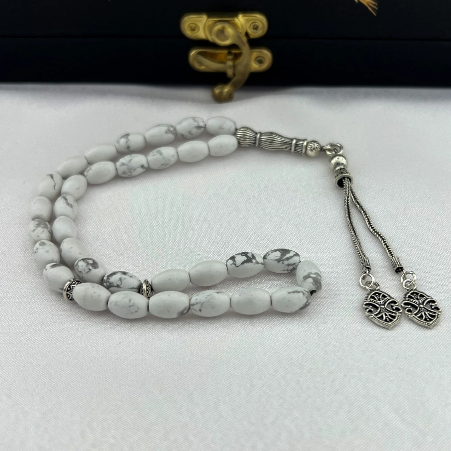 925 AYAR GÜMÜŞ ARPA KESİM ÖZEL TASARIM İKİLİ TİLKİ KUYRUĞU PÜSKÜL BEYAZ HAVLİT TAŞI DOĞAL TAŞ TESBİH