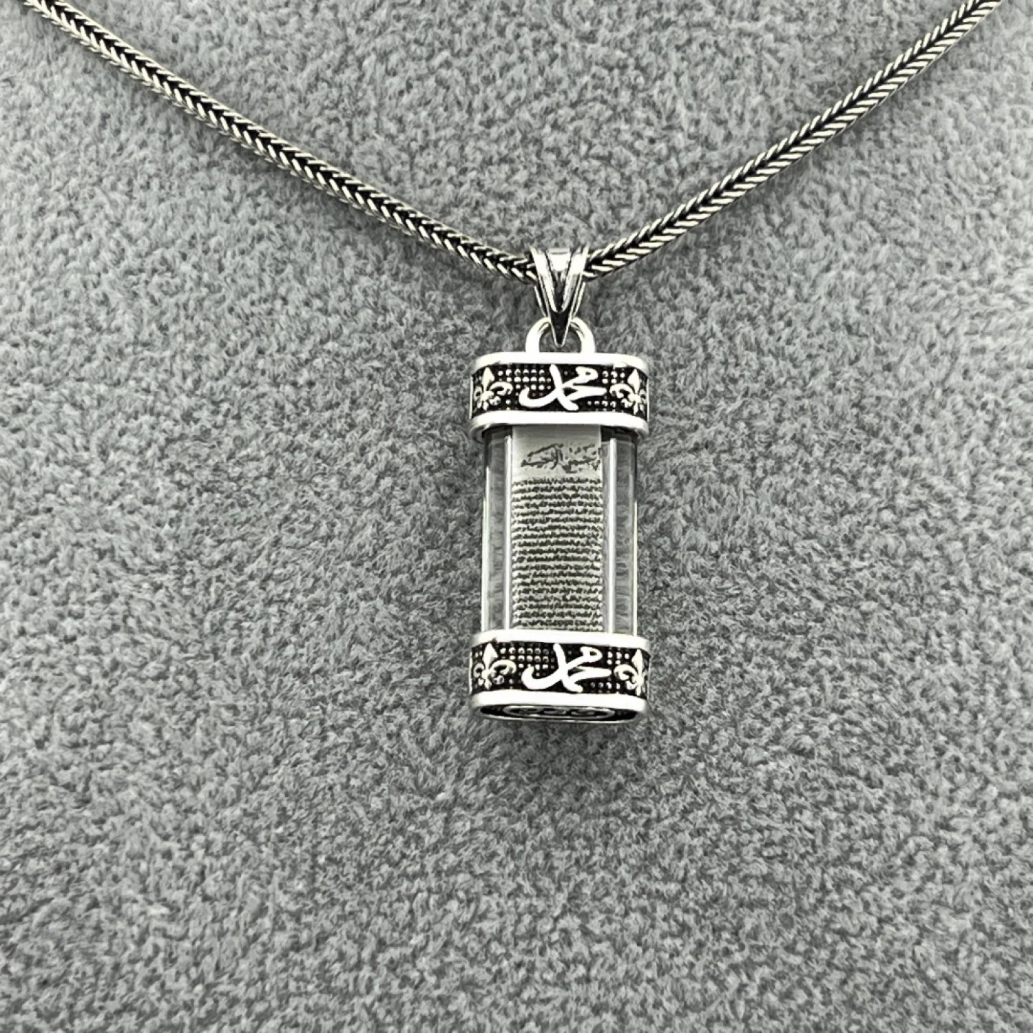 925 AYAR GÜMÜŞ MUHAMMED LAFZI YAZILI CEVŞEN KOLYE