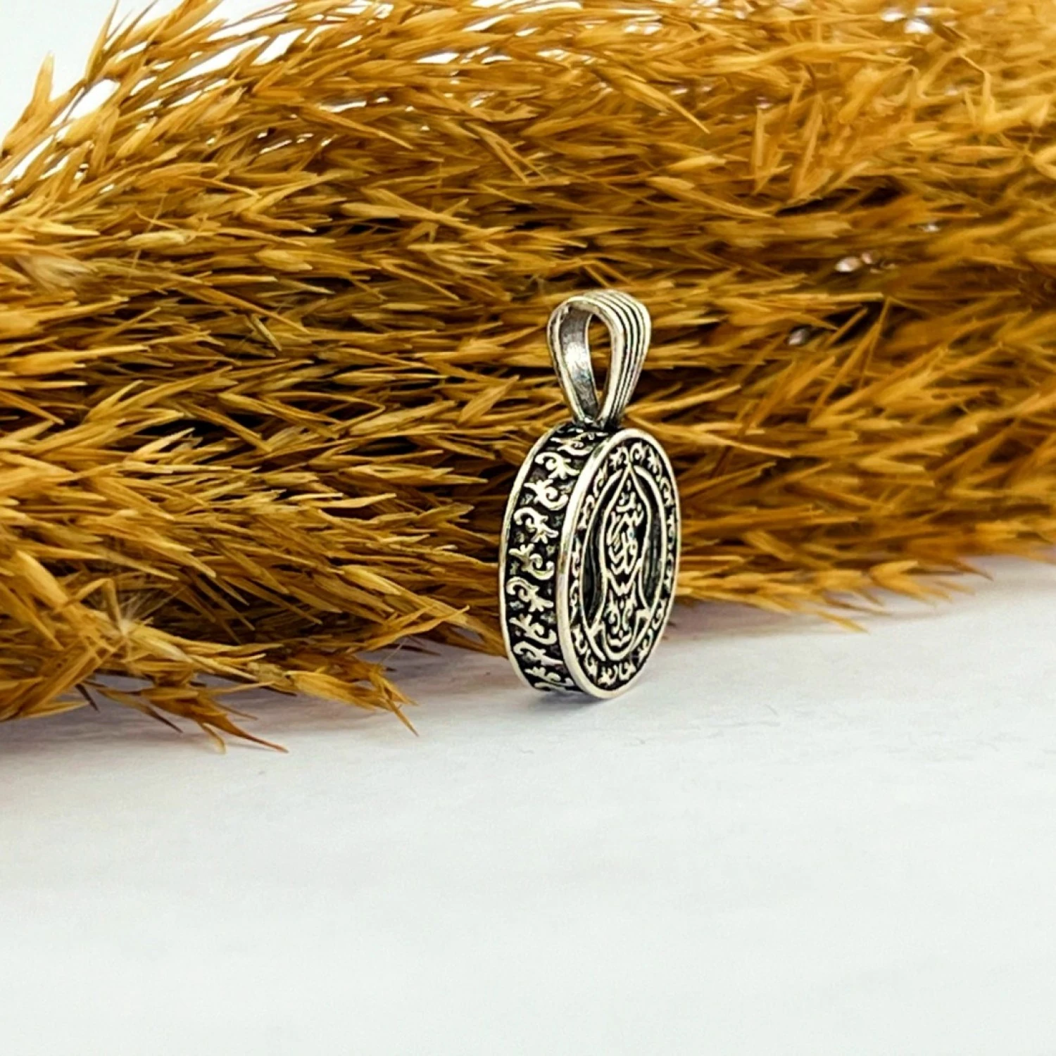 925 AYAR GÜMÜŞ KADEM-İ ŞERİF İŞLEMELİ CEVŞEN KOLYE