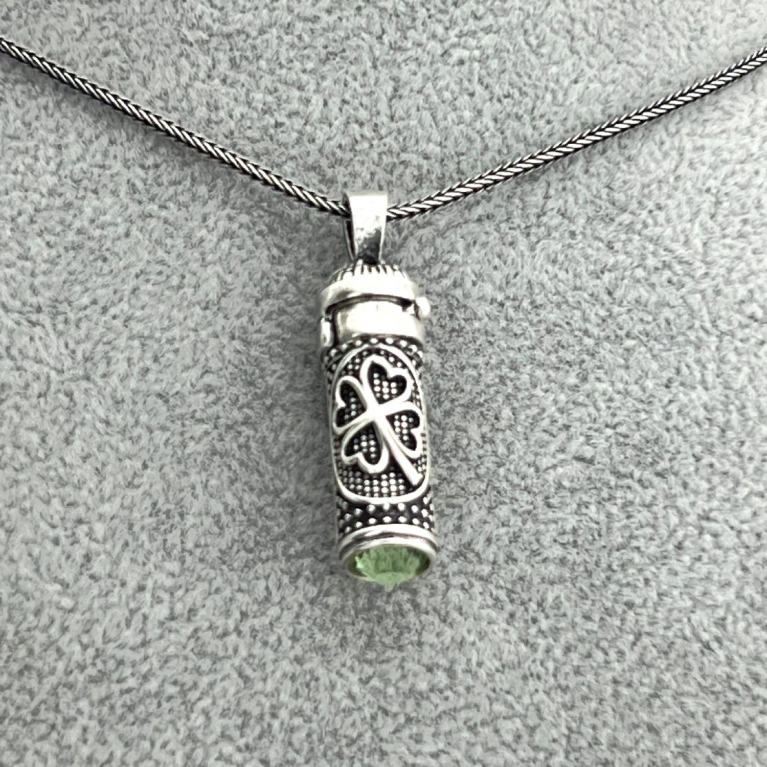 925 AYAR YEŞİL ZİRKON TAŞ ÖZEL YONCA TASARIM GÜMÜŞ KOLYE UCU