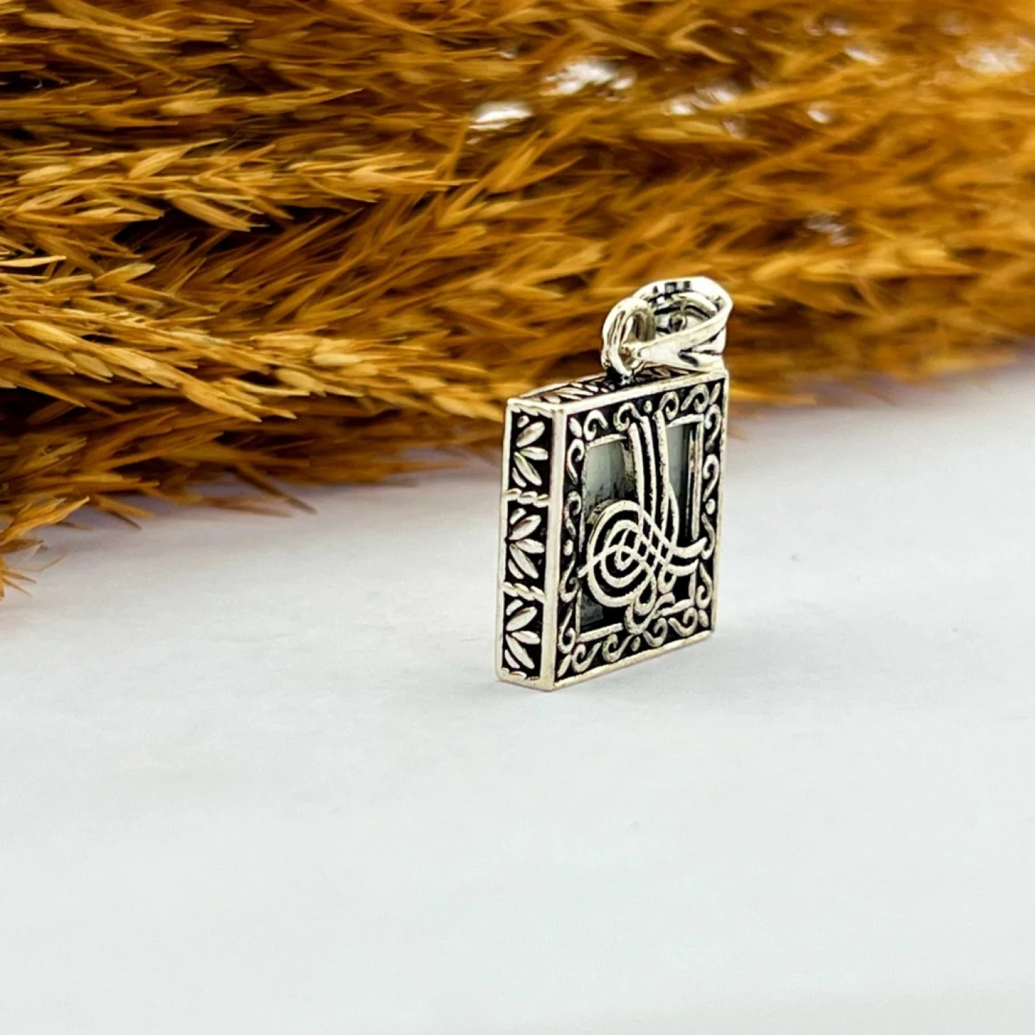 925 AYAR GÜMÜŞ KARE TUĞRA İŞLEME CEVŞEN KOLYE