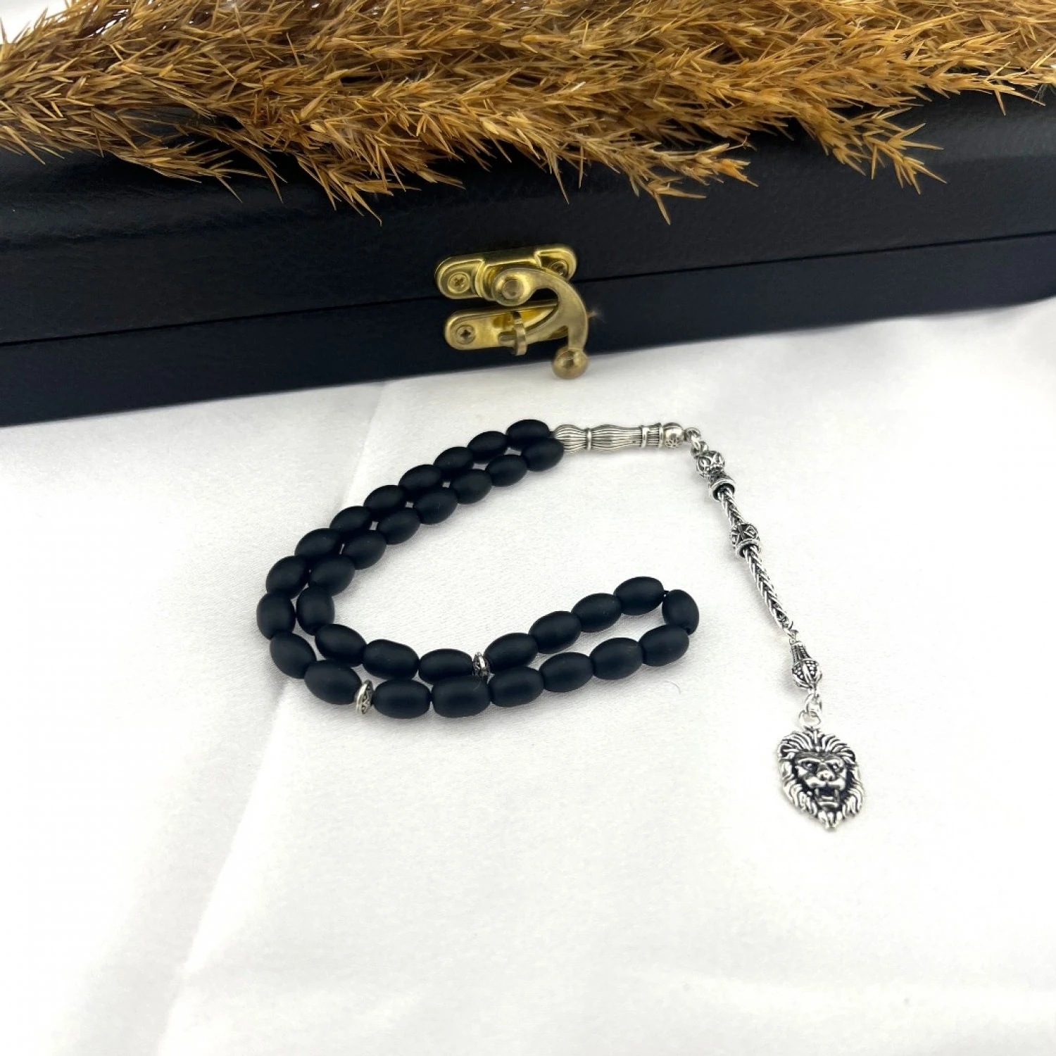 925 AYAR GÜMÜŞ ASLAN TEKLİ TİLKİ KUYRUĞU PÜSKÜL MAT SİYAH ONİKS DOĞAL TAŞ TESBİH